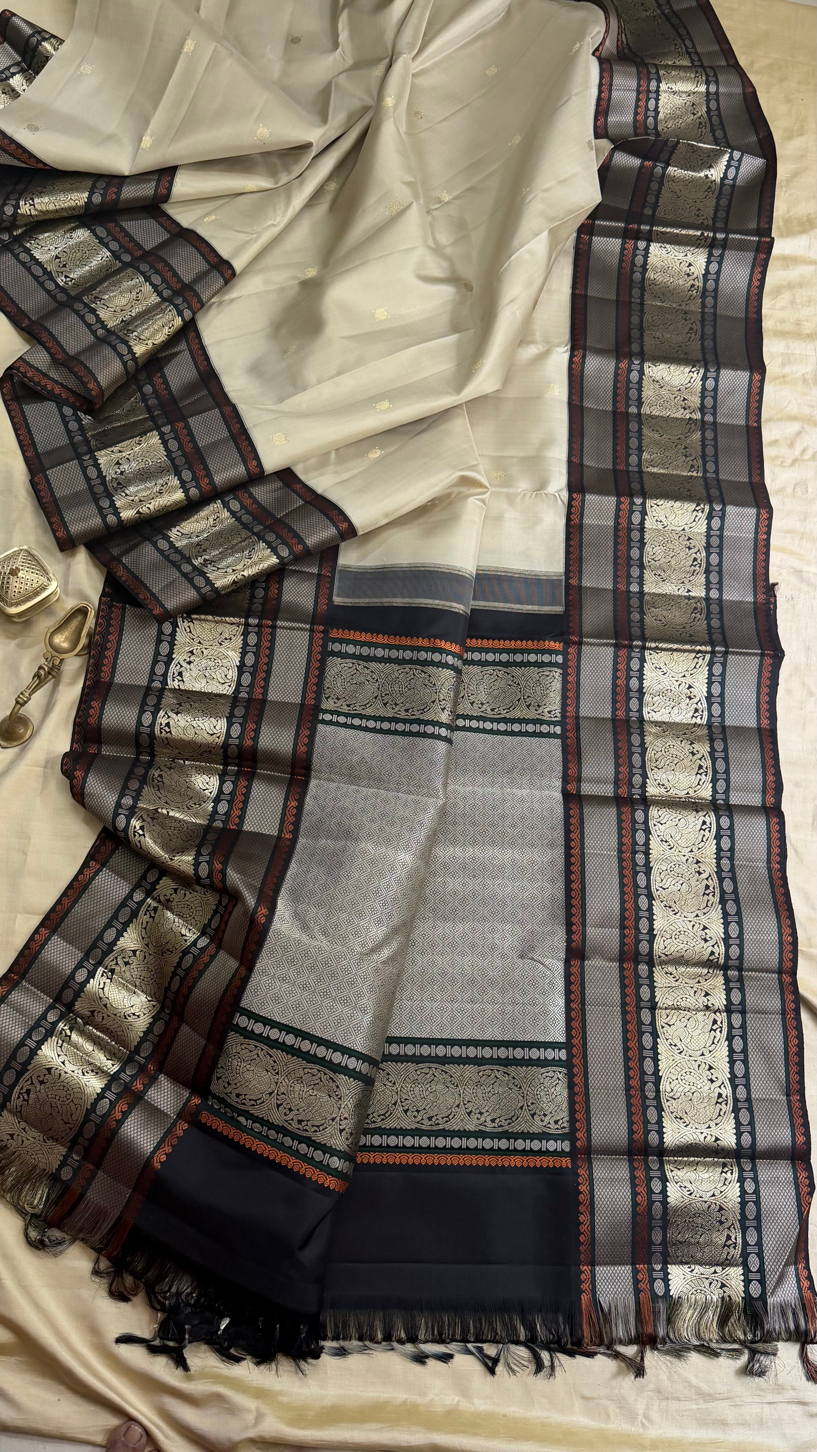 Amoha : cloudy white thread work Korvai Kanjipuram silk 9095CL