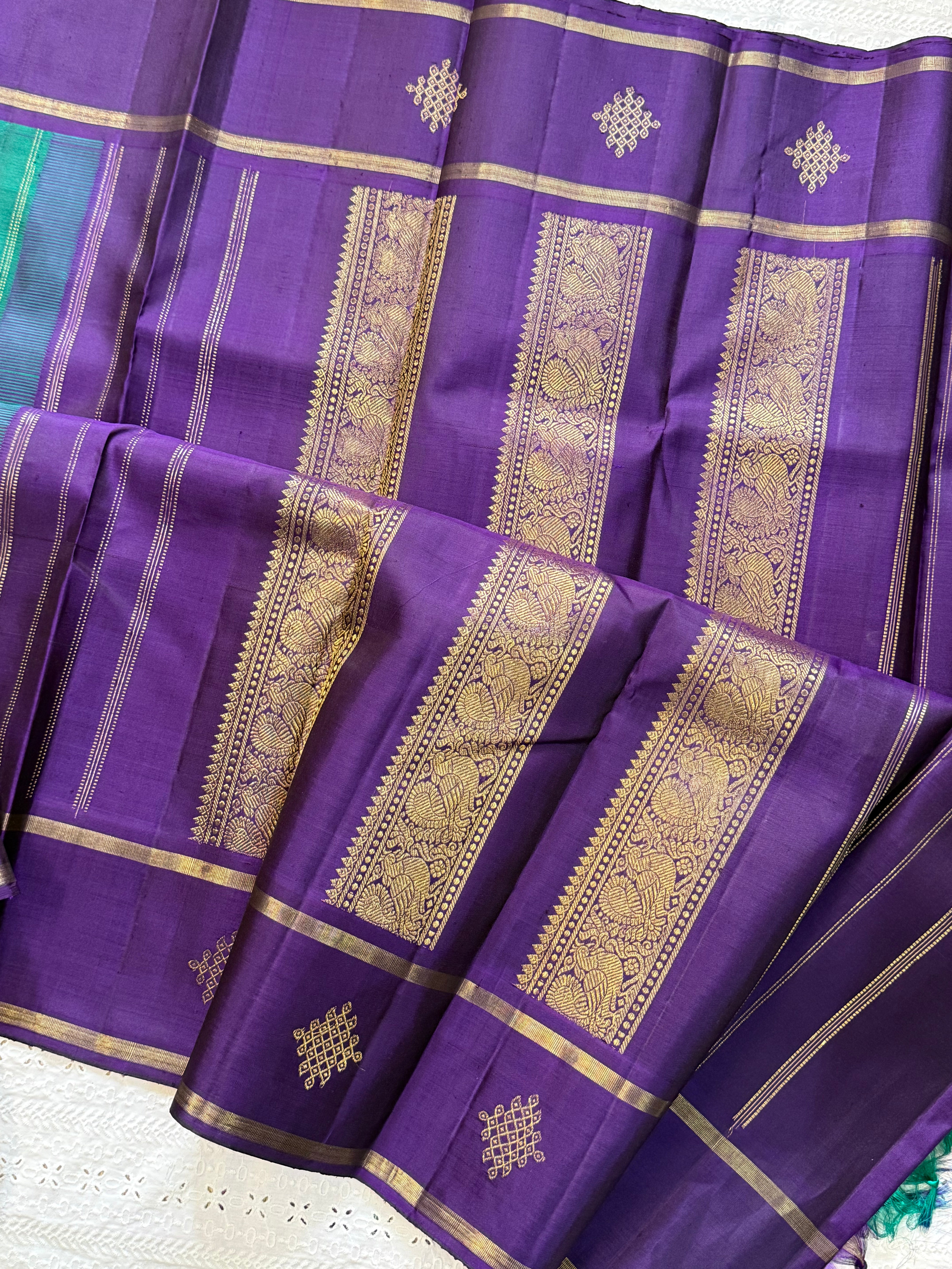Green and purple border kolam butta / Kanjipuram silk