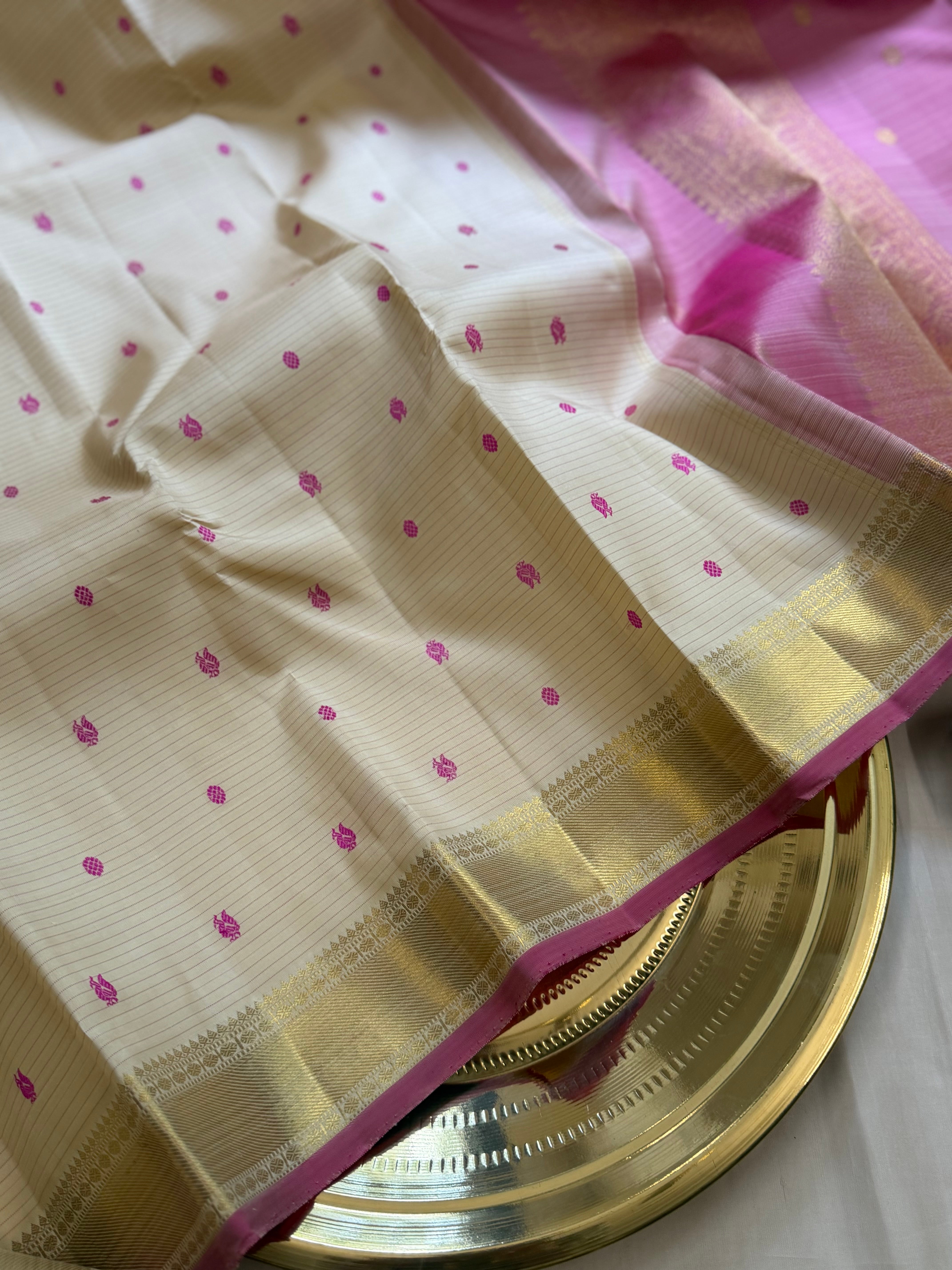 Malligai : off white thread Oosi Butta Zari Kanjipuram silk