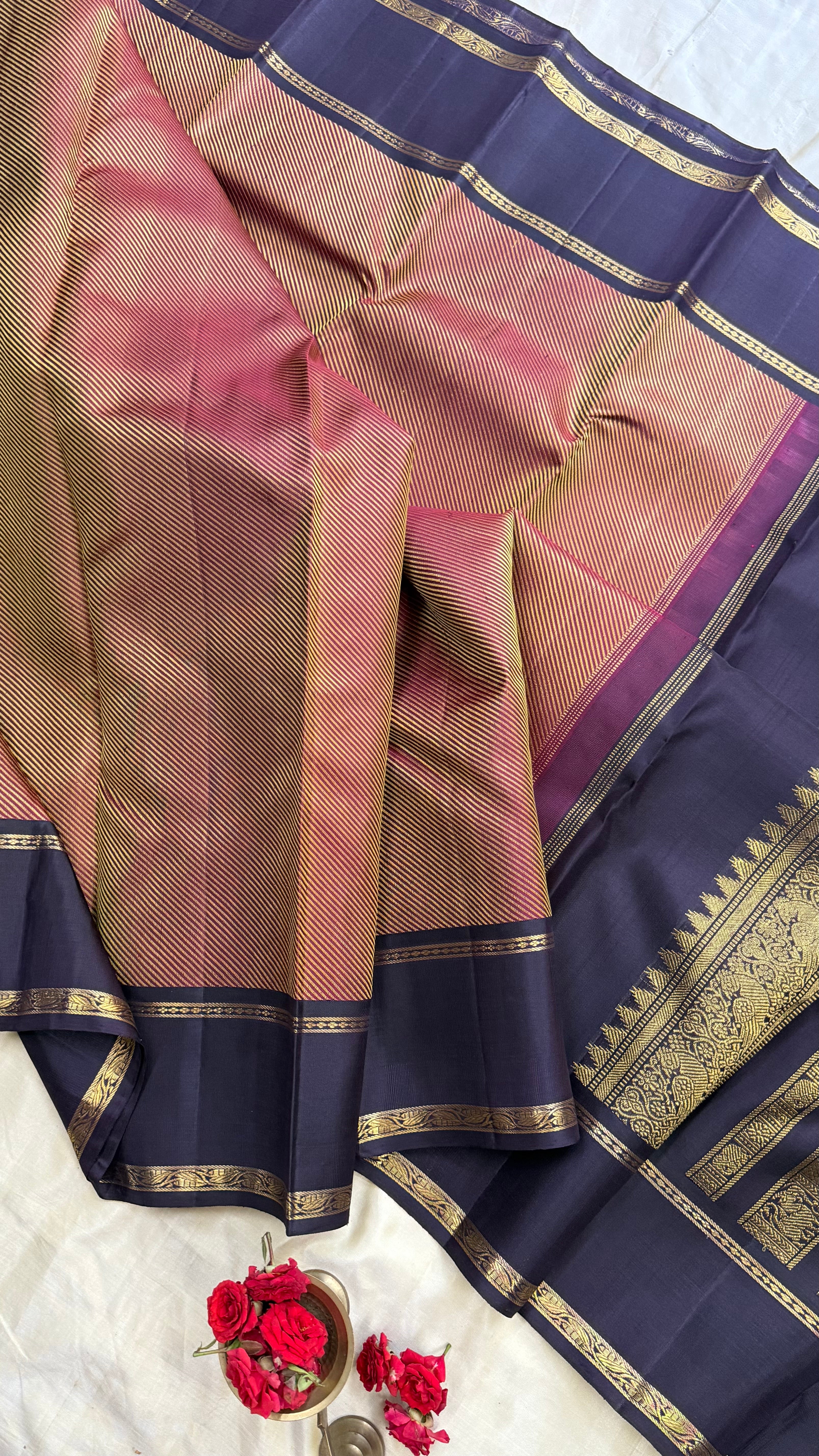 Wine shade Lehariya black border / Kanjipuram Silk