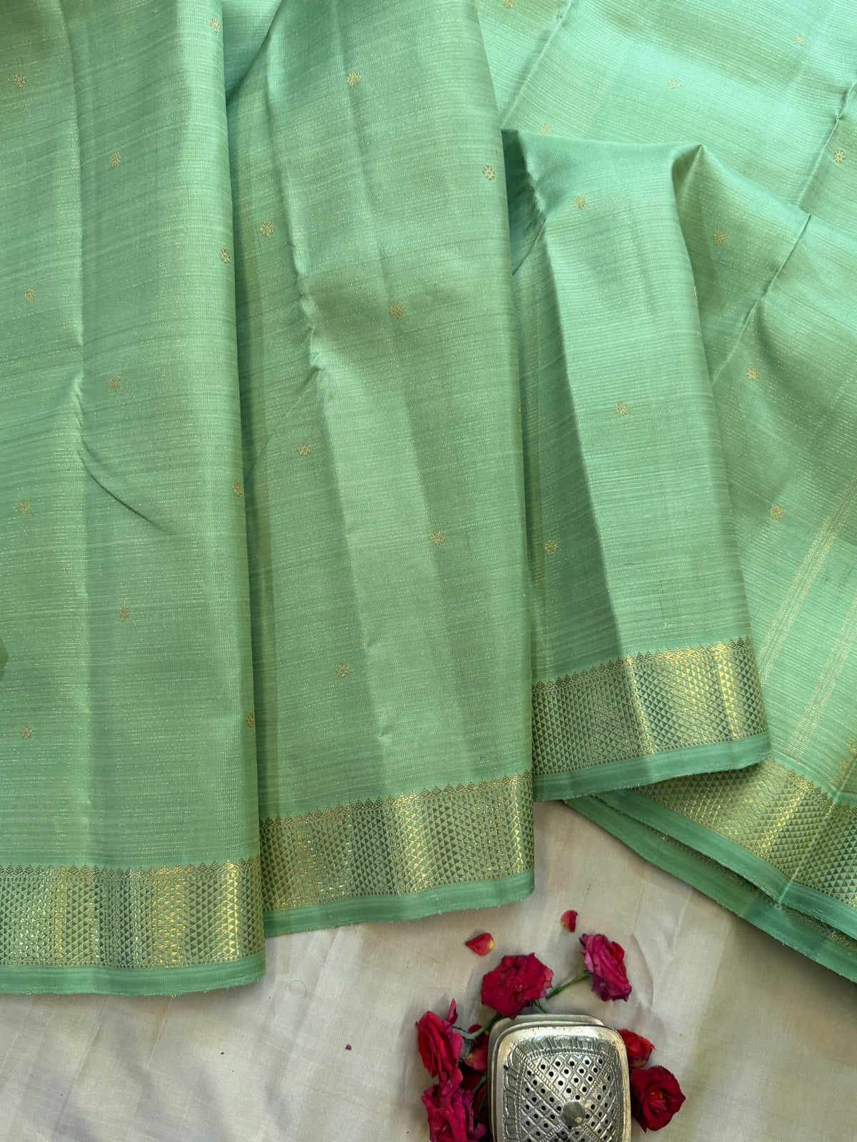 Elakai green Vairaoosi / pure Zari Kanjipuram silk