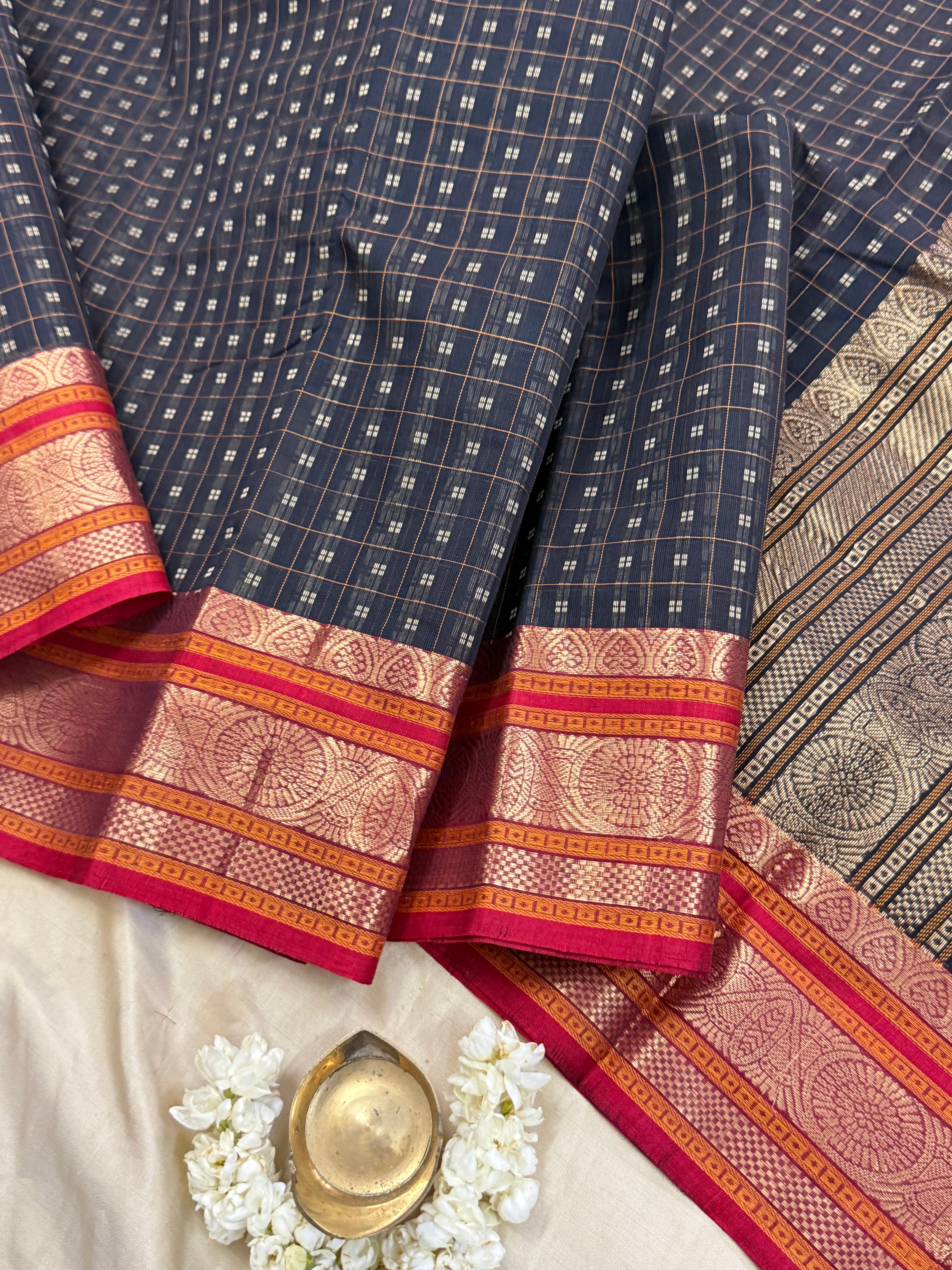 Black lakshambutta/ Kanchi Cotton
