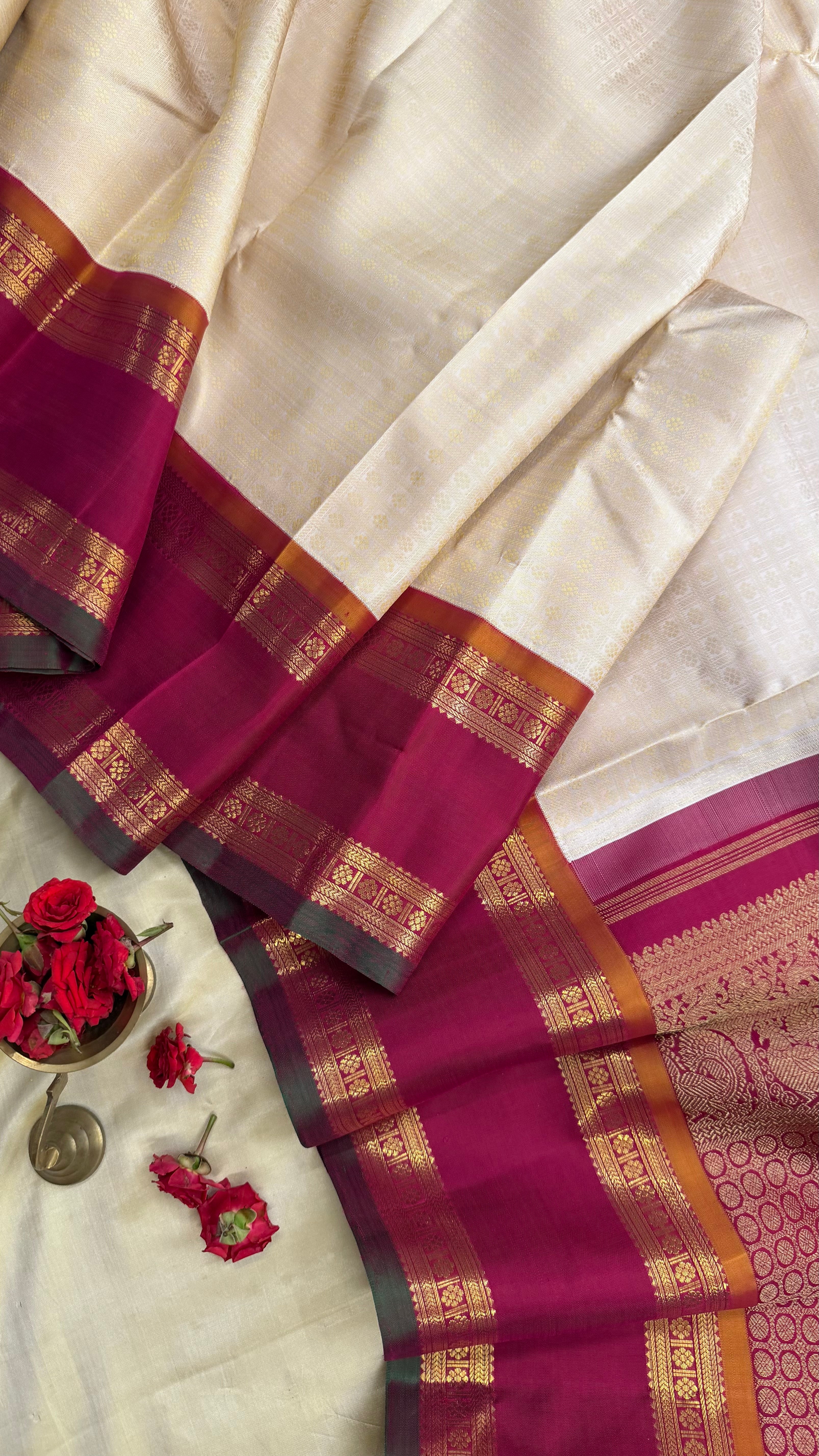 Cream Laksham Butta Korvai / Kanjipuram Silk