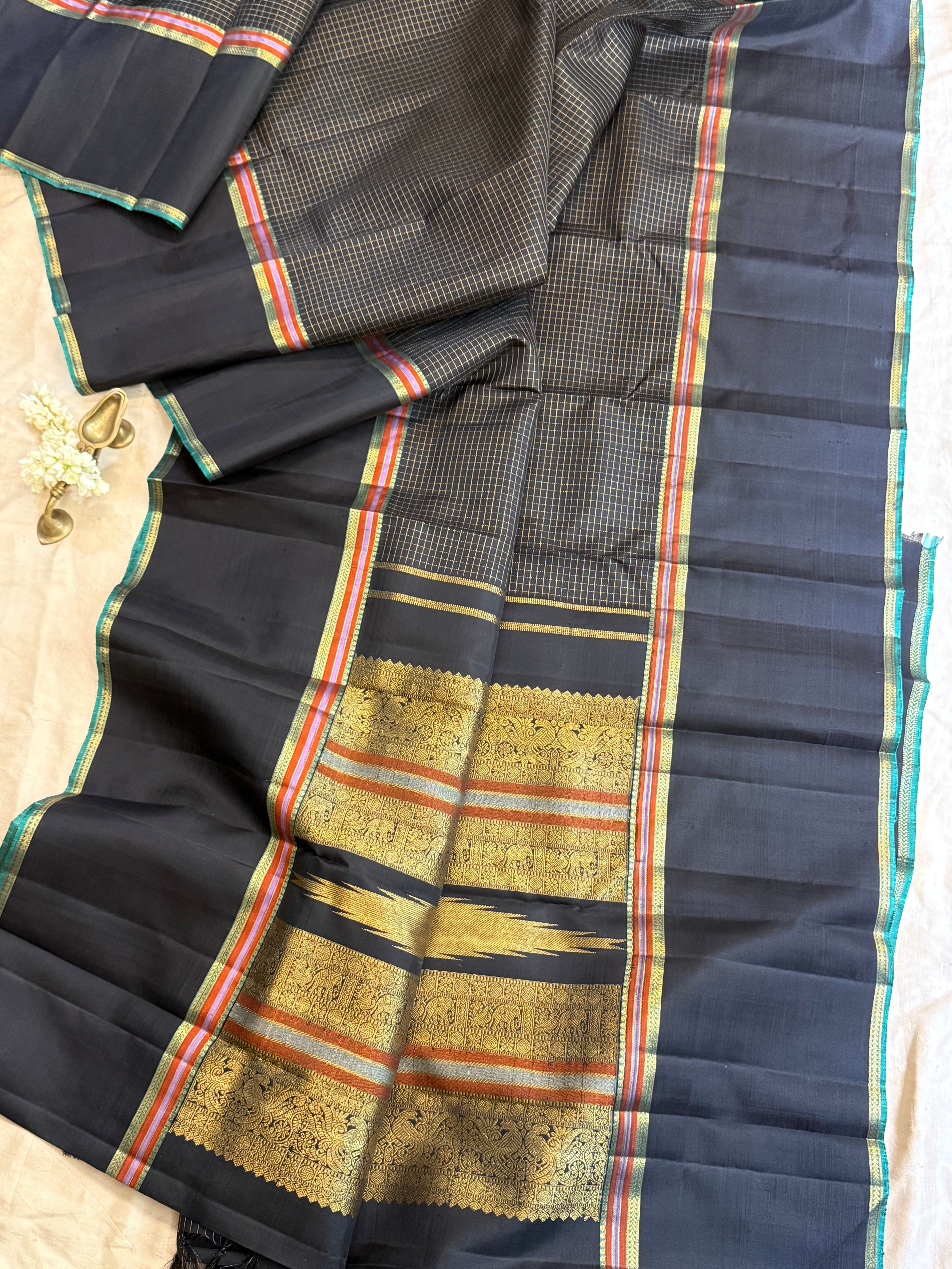 Vintage long border Zari Kattam / Kanjipuram silk