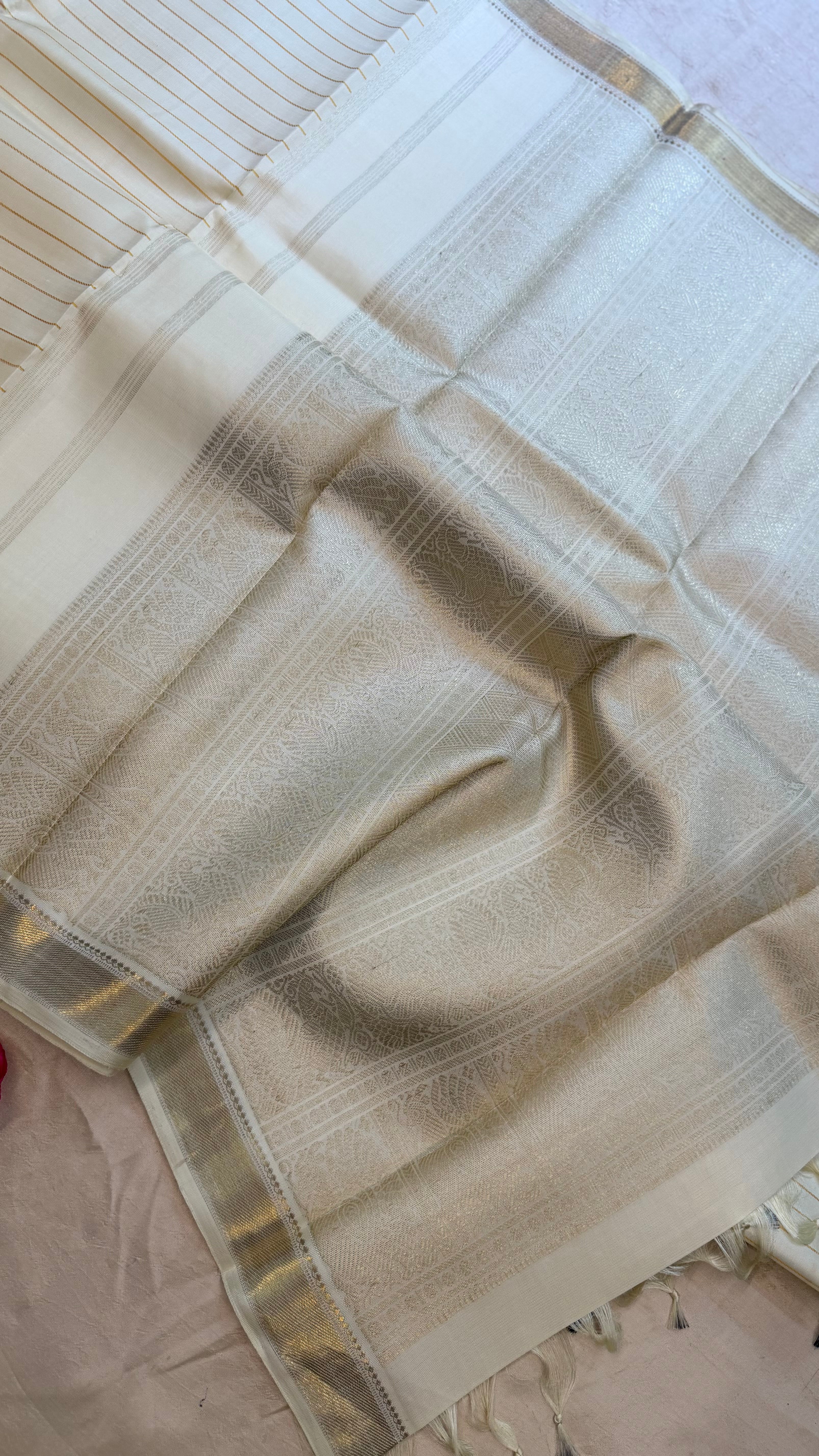 Venpattu series veldhari / Kanjipuram silk