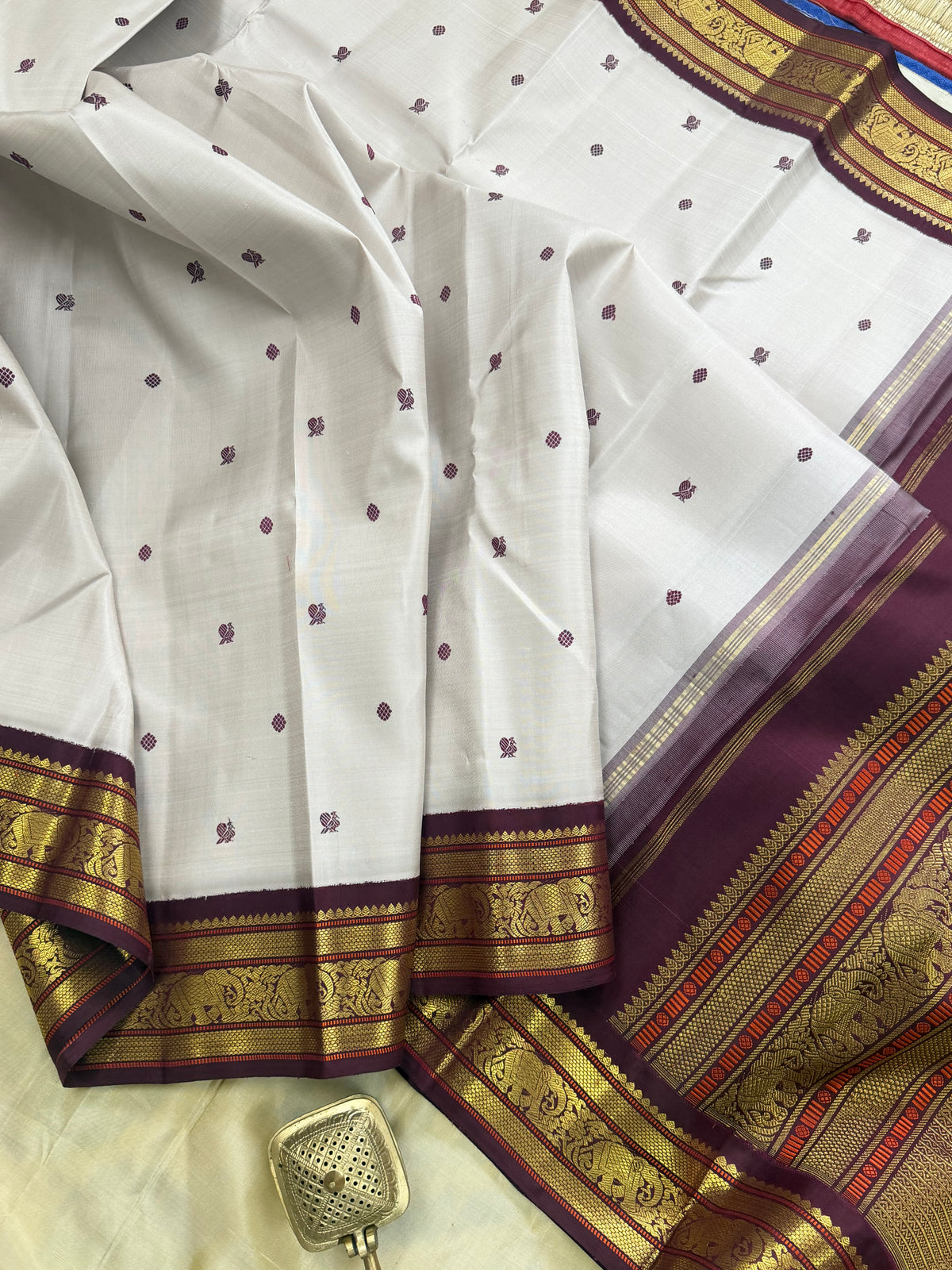 Eeyam shade Kai Korvai / pure Kanjipuram silk
