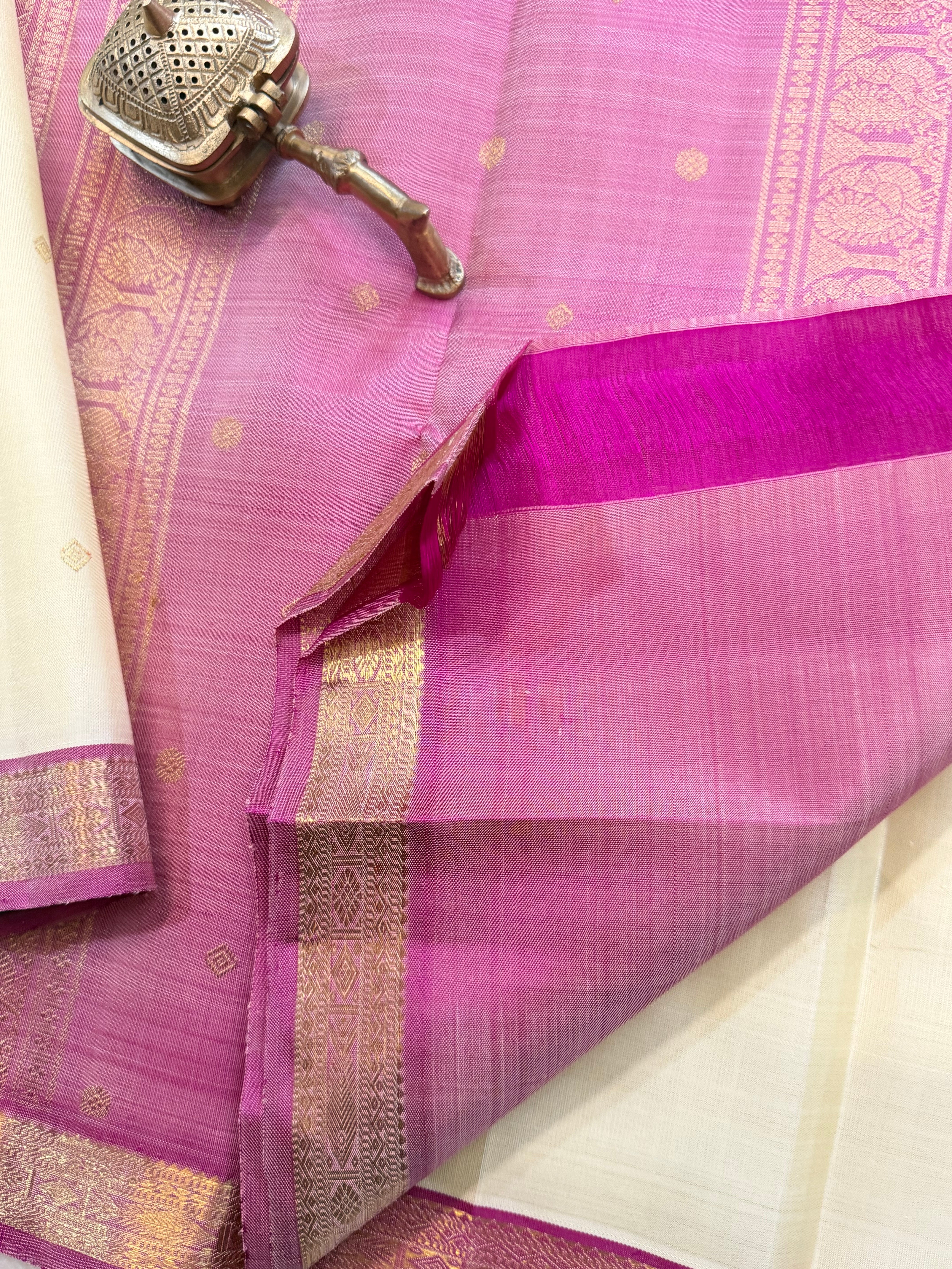 Malligai : off white small border pure Zari Kanjipuram silk