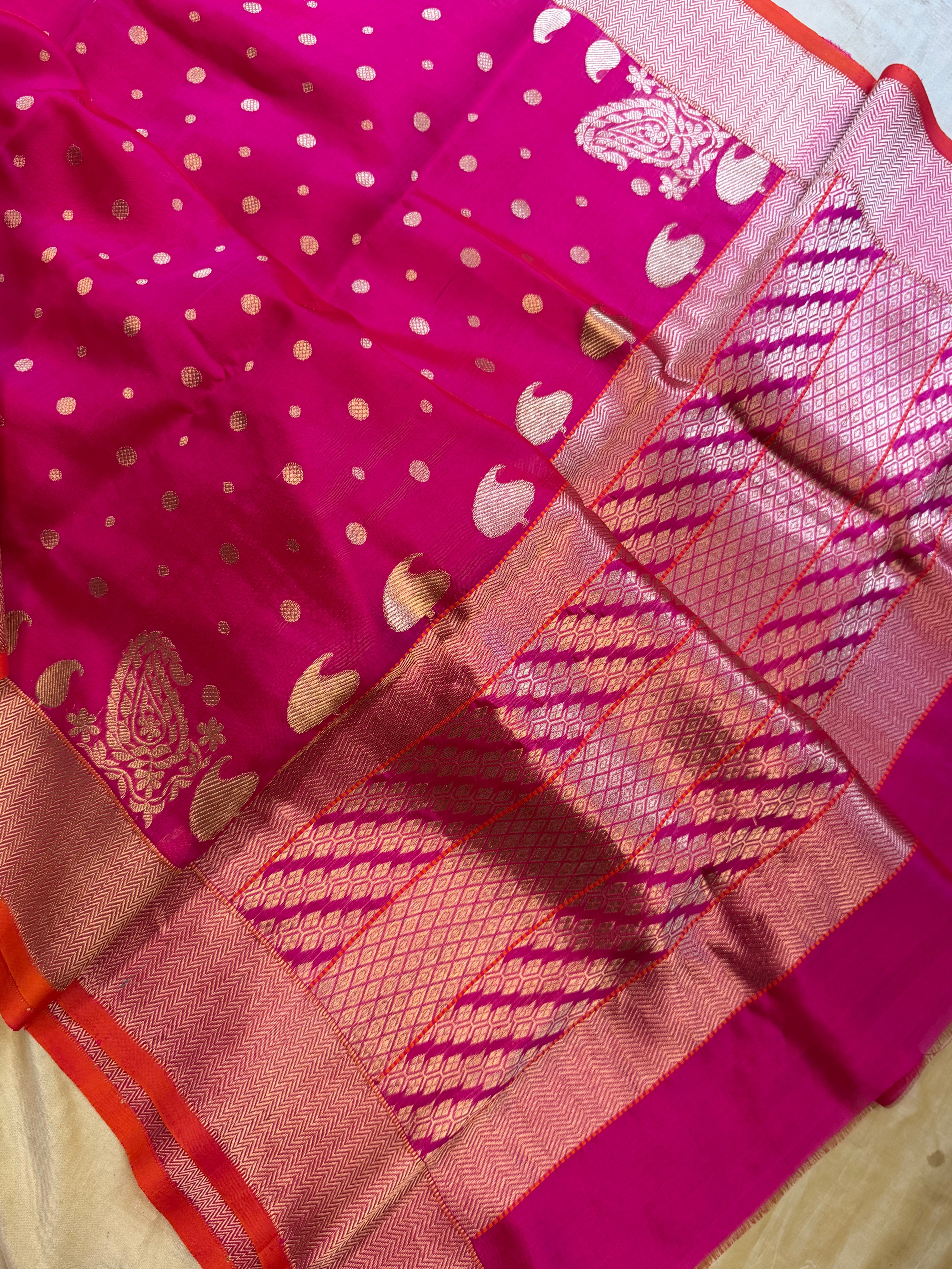 Rani pink hazar kadwa Butta / revival Chanderi