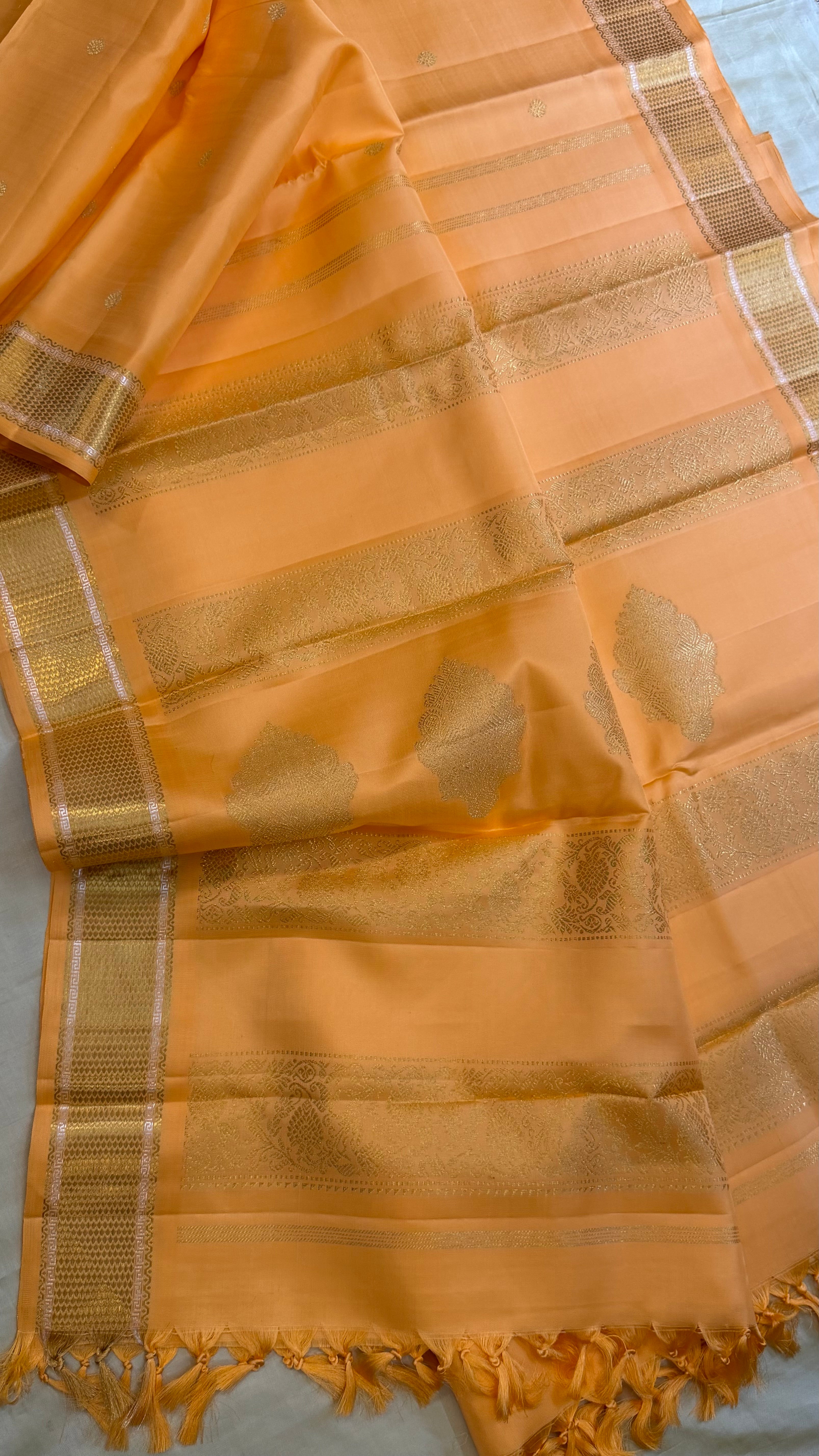 Light peachish kanagambaram shade master weaver / Kanjipuram silk