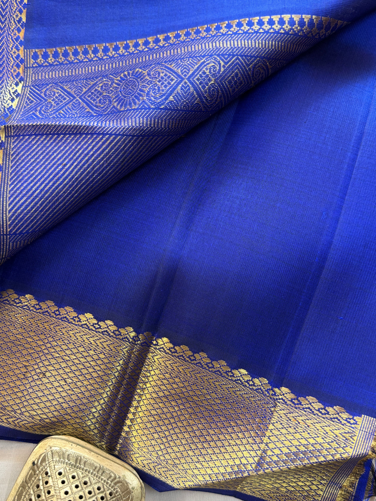 Blue - Day 3 Navarthri colour pure Zari Kanjipuram silk / getti border and Butta clsa 11748