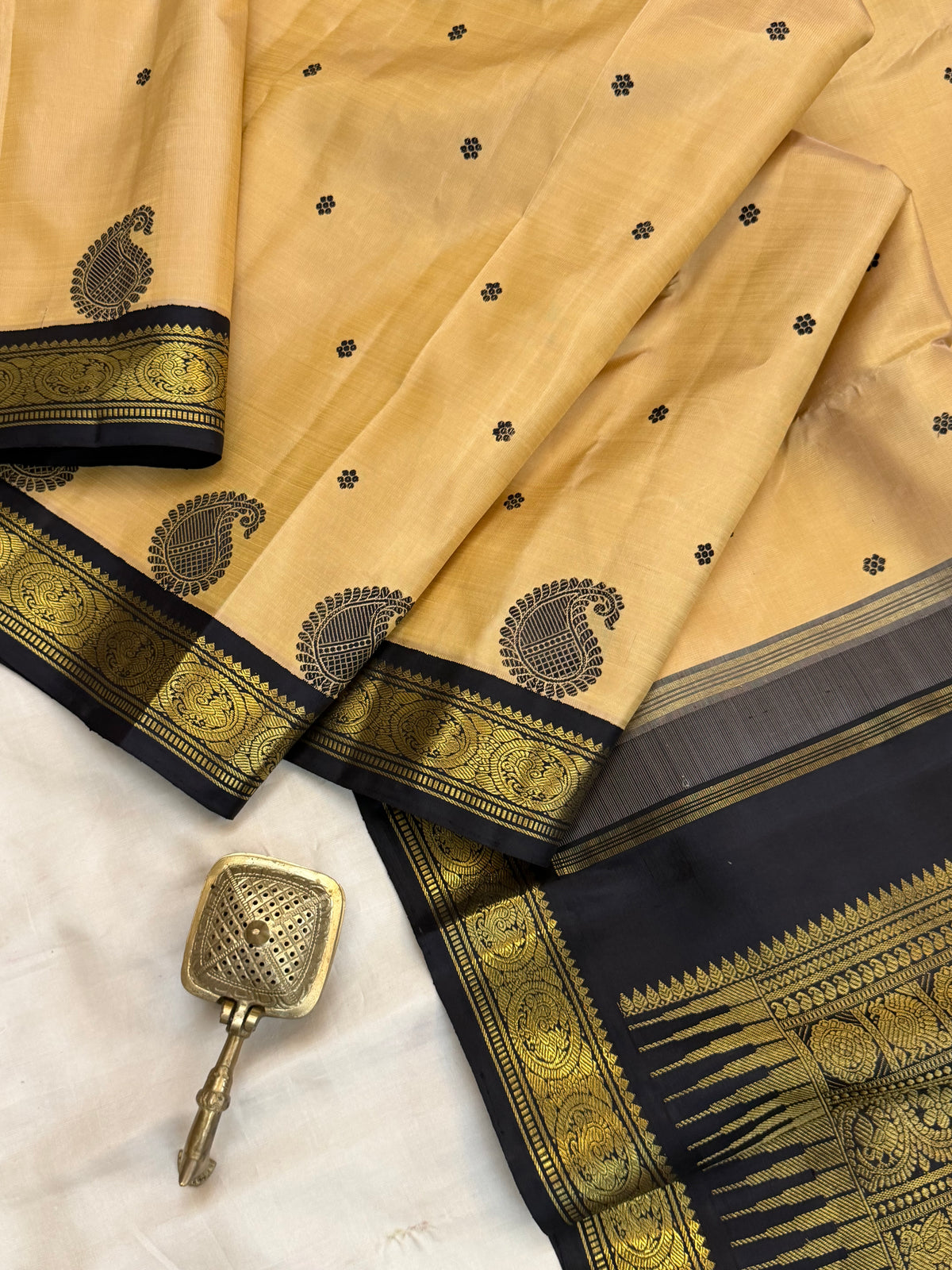 Vintage style thread Butta Kai Korvai / pure Zari Kanjipuram silk