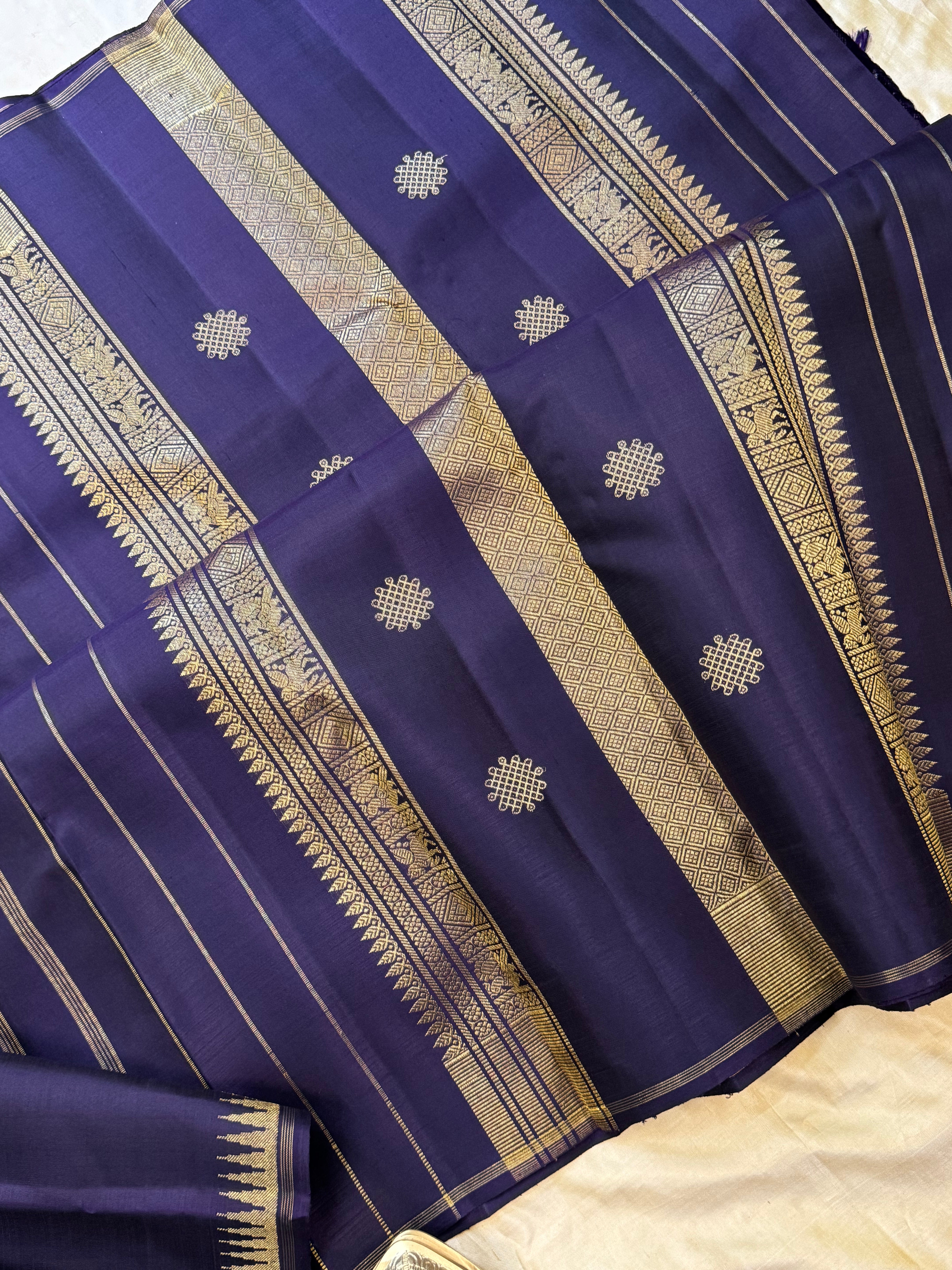 Dark bluish purple small rekku / kanjipuram silk