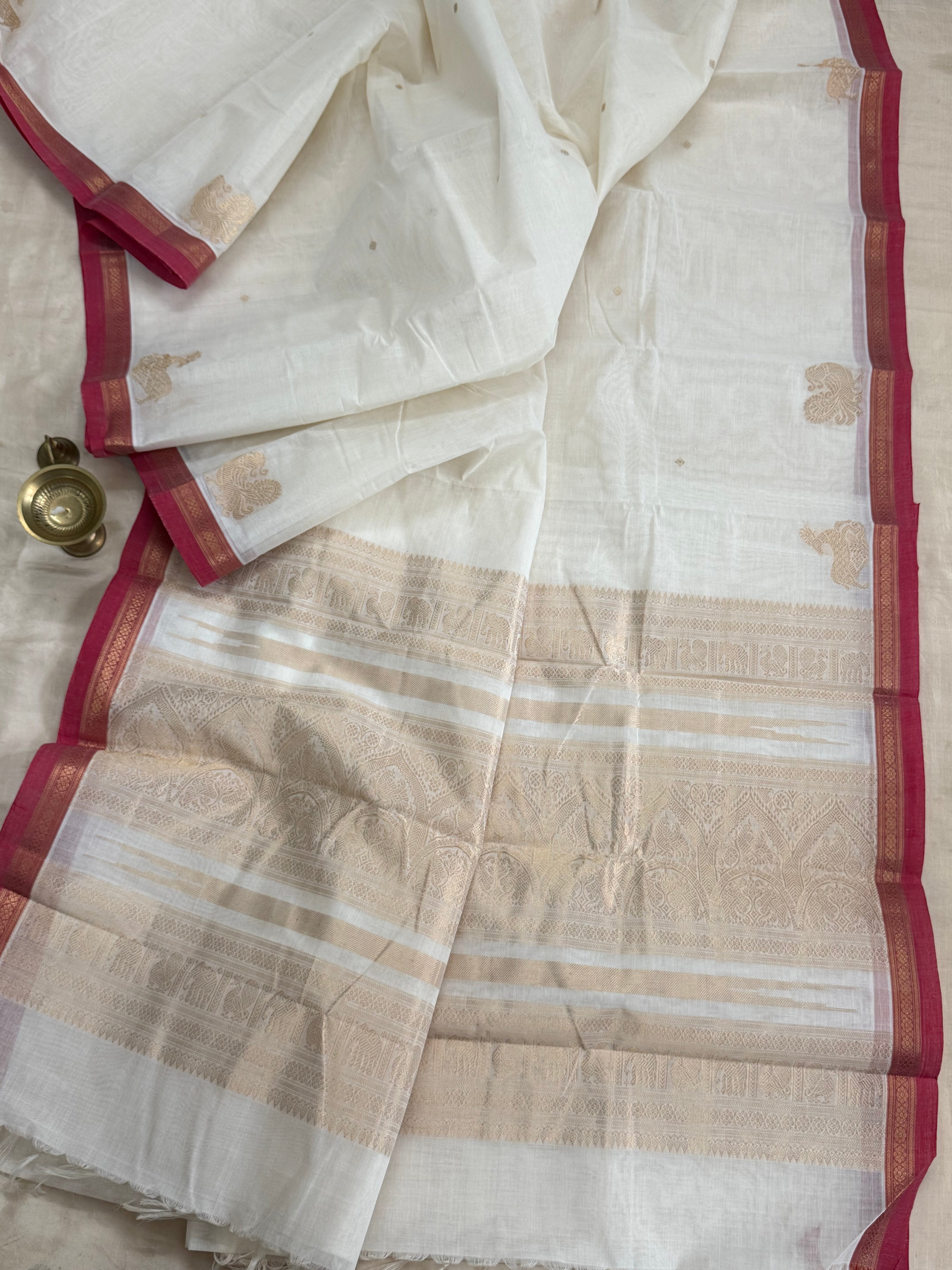 Offwhite small border/ Kanchi Cotton