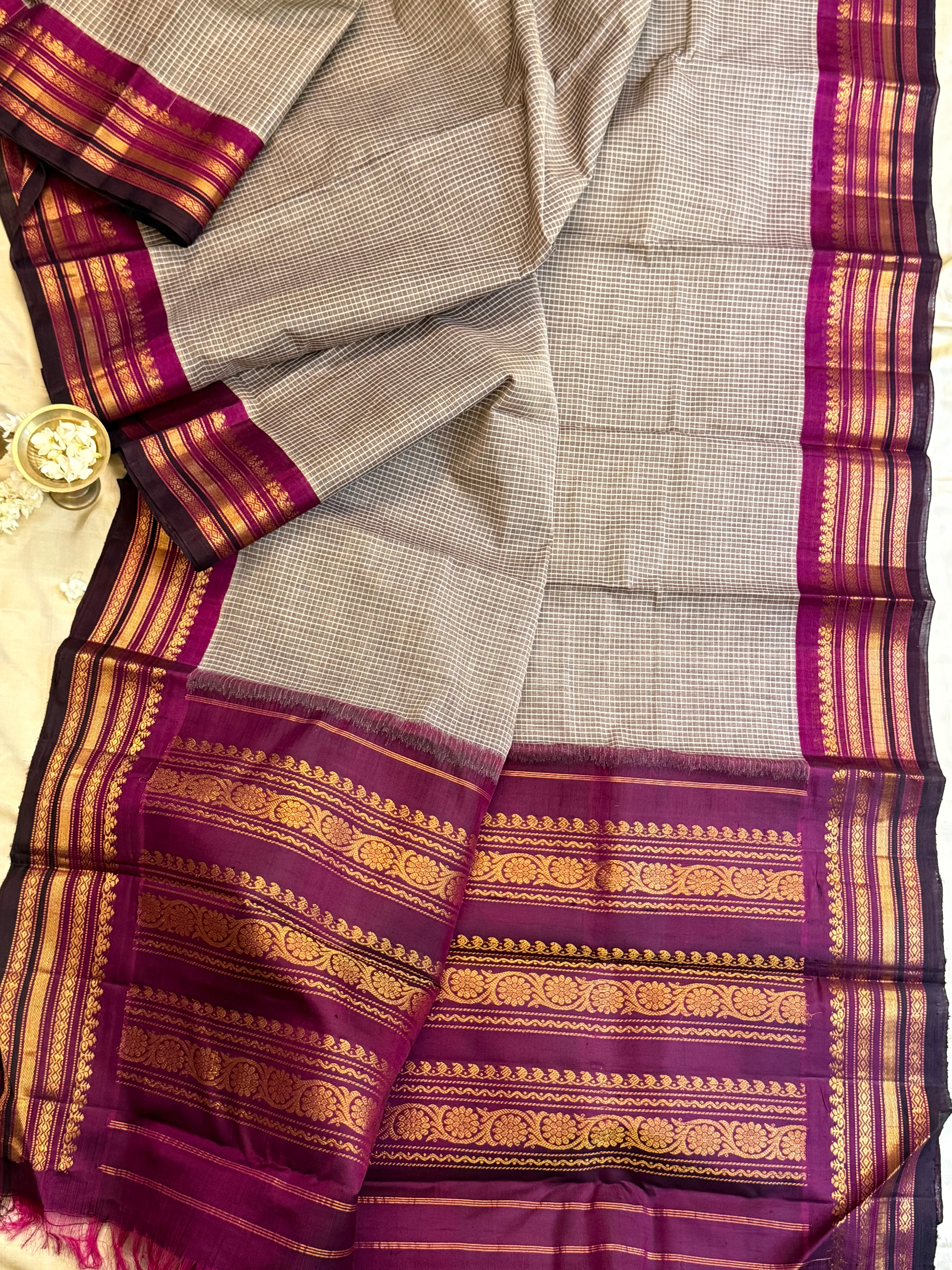 Black shot grey and purple korvai / Gadwal cotton ( No Blouse)