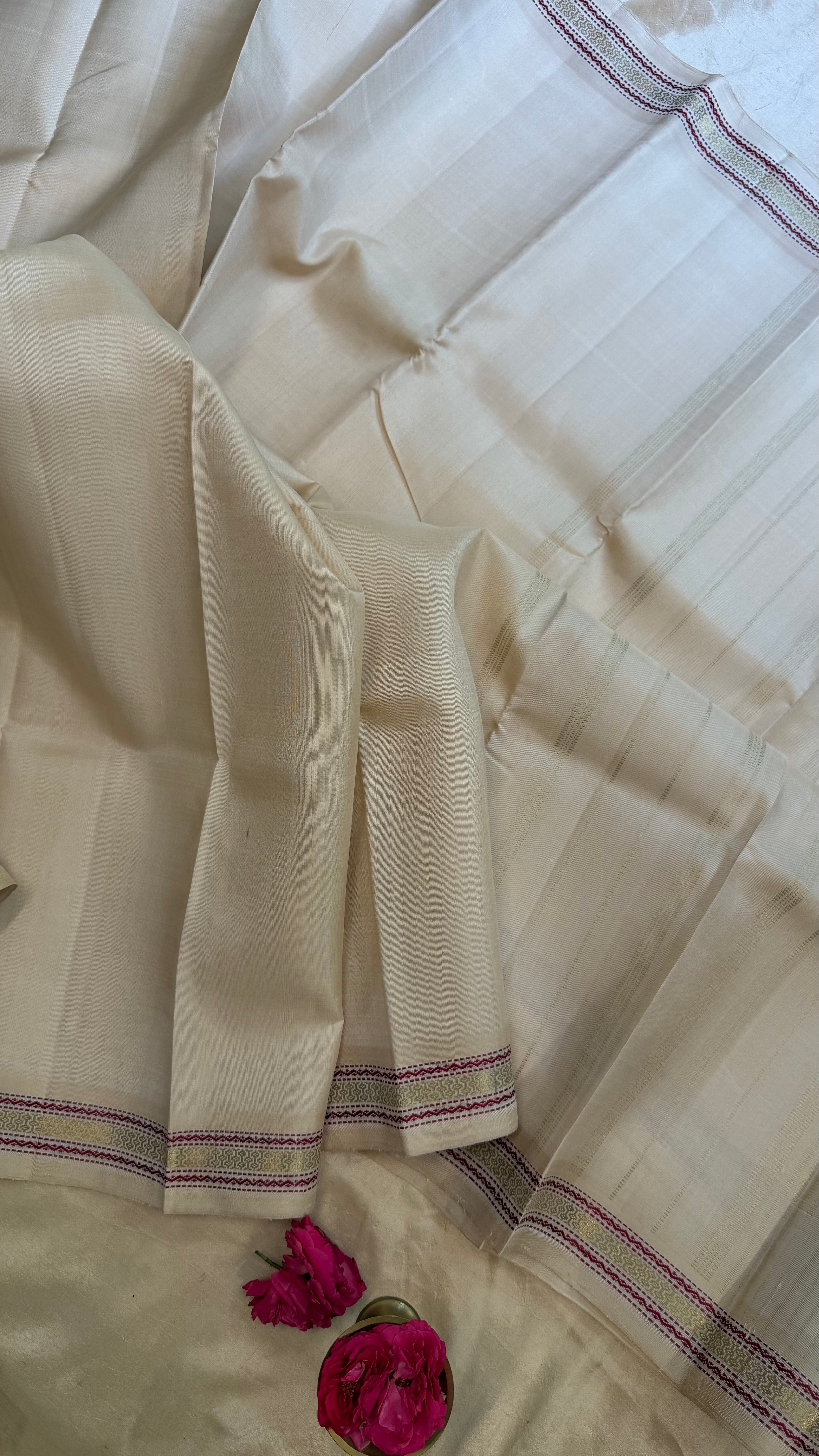 Venpattu series veshti border saree / Kanjipuram silk.