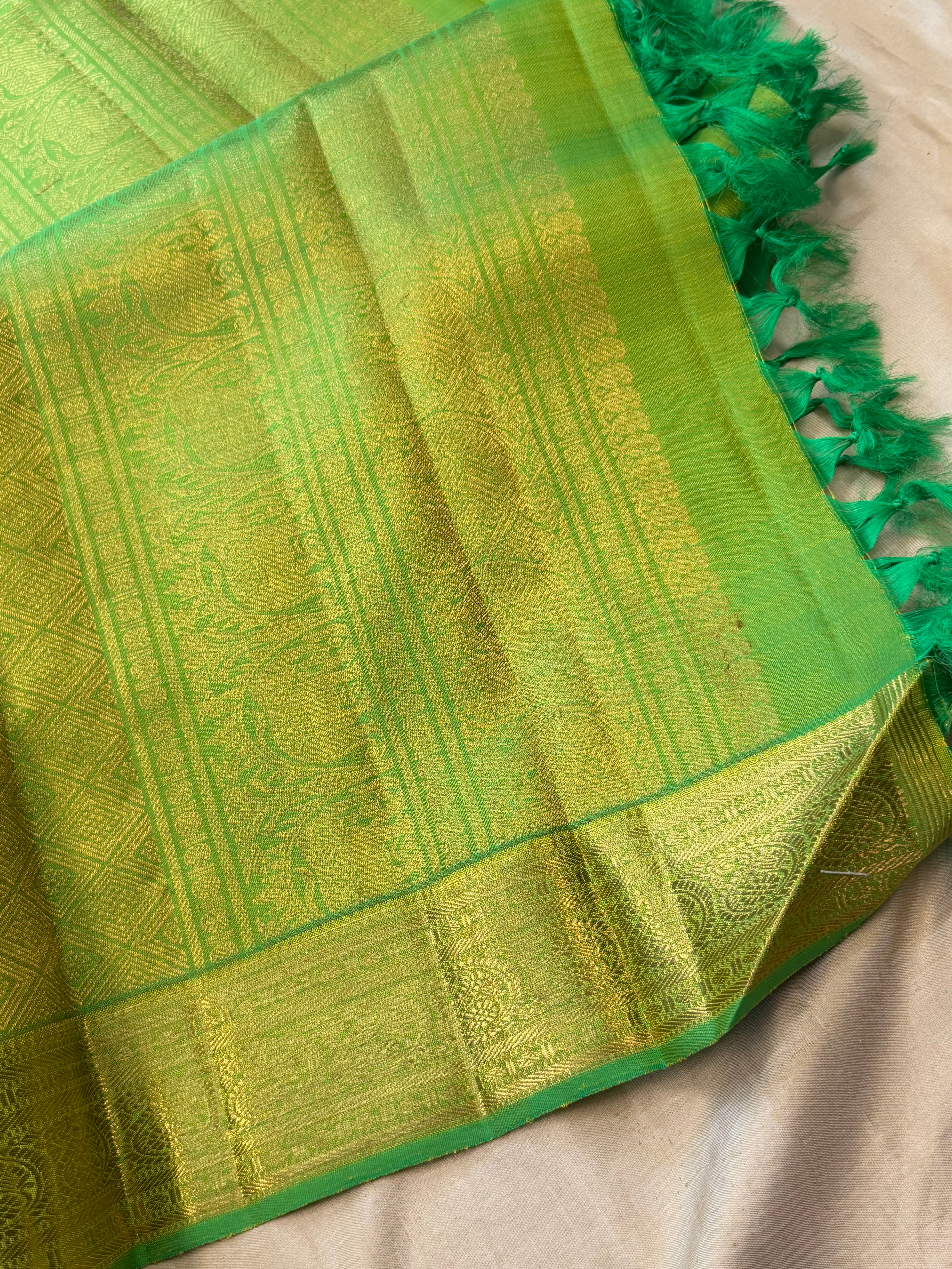 Moha : Lemon green adai pet pure Zari Kanjipuram silk