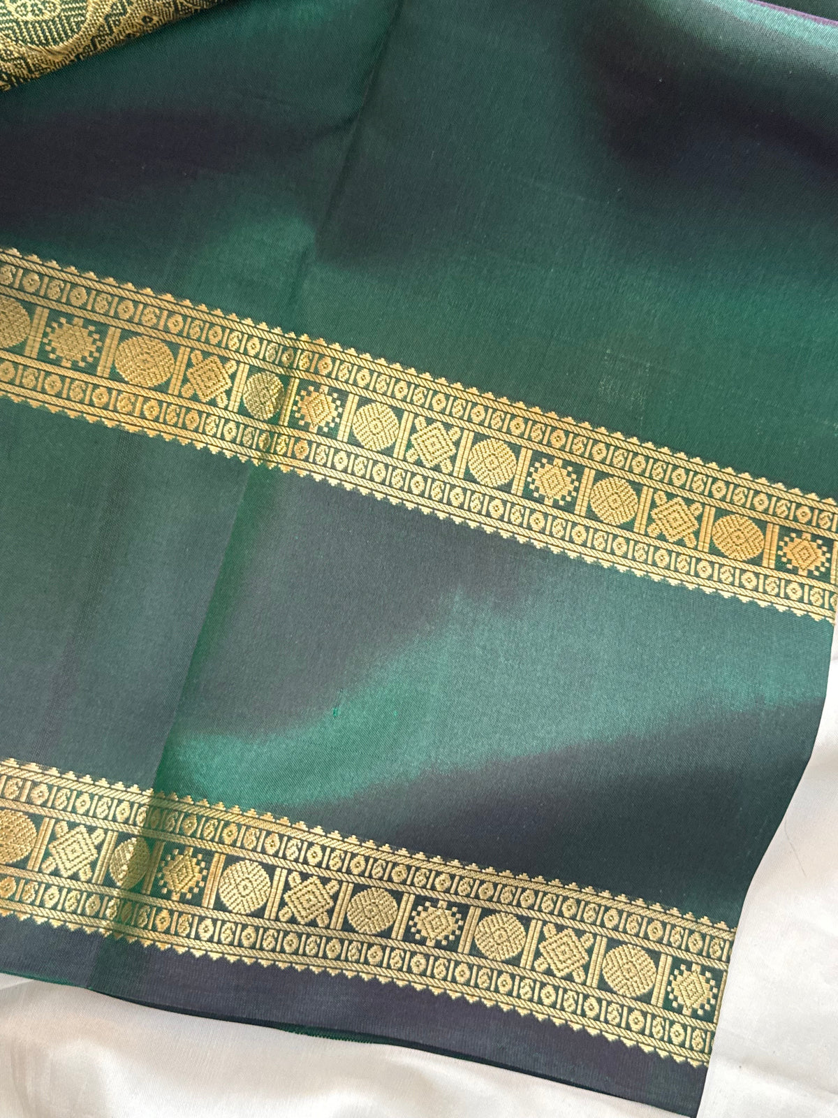 Dark green lakshambutta kili pallu / Special edition kanjipuram silk
