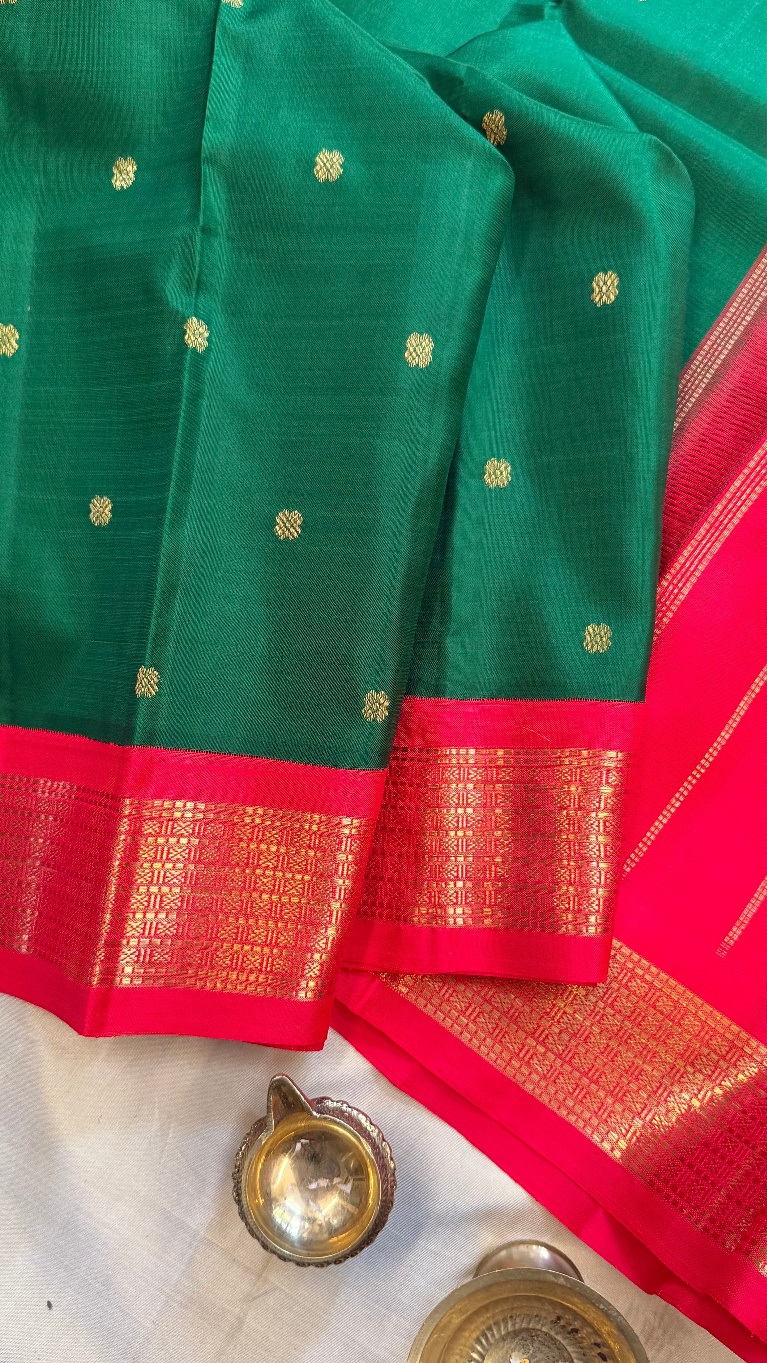 Dark green and red Kai Korvai / Kanjipuram silk