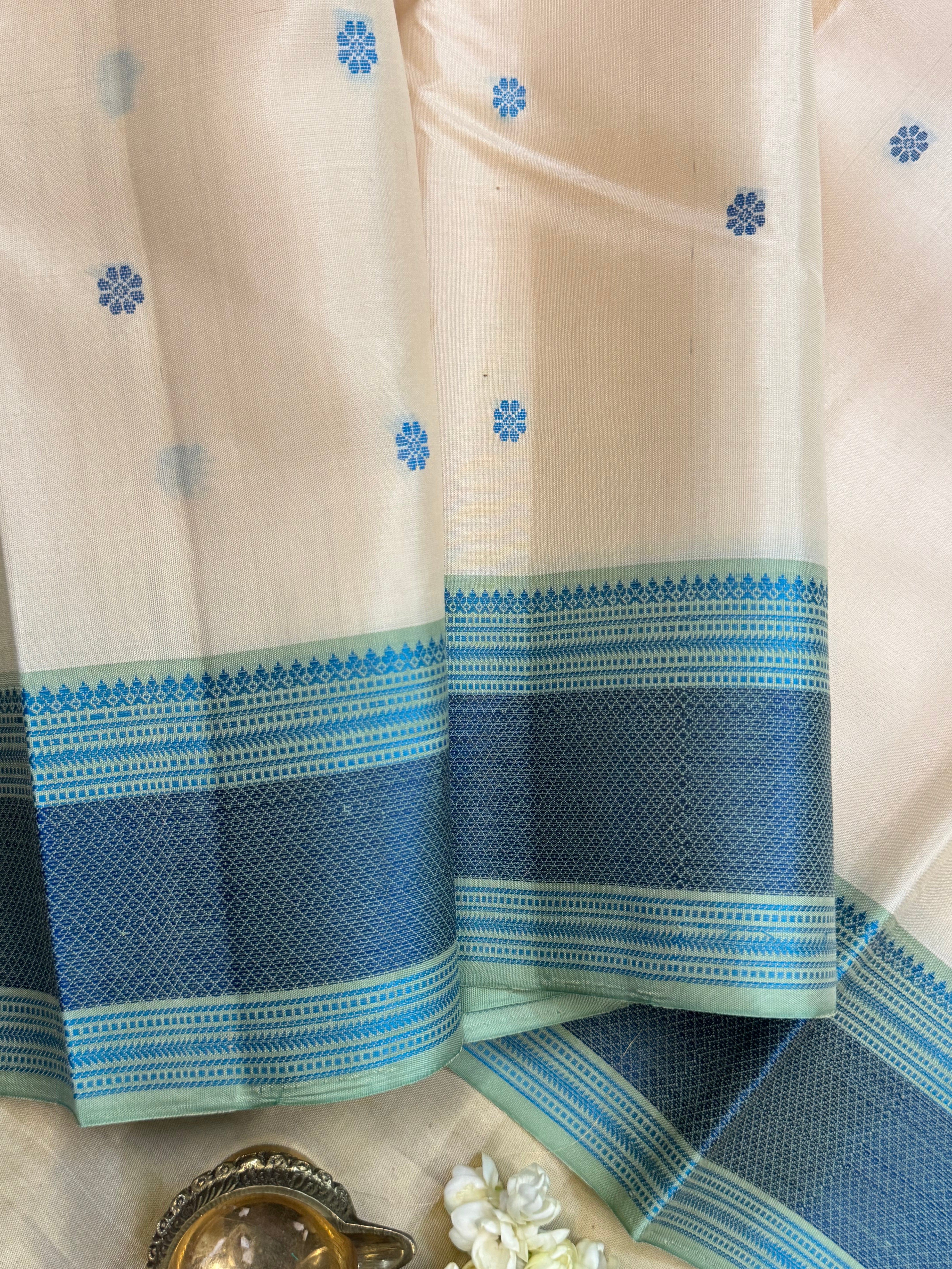 Off white / Varnangal soft silk