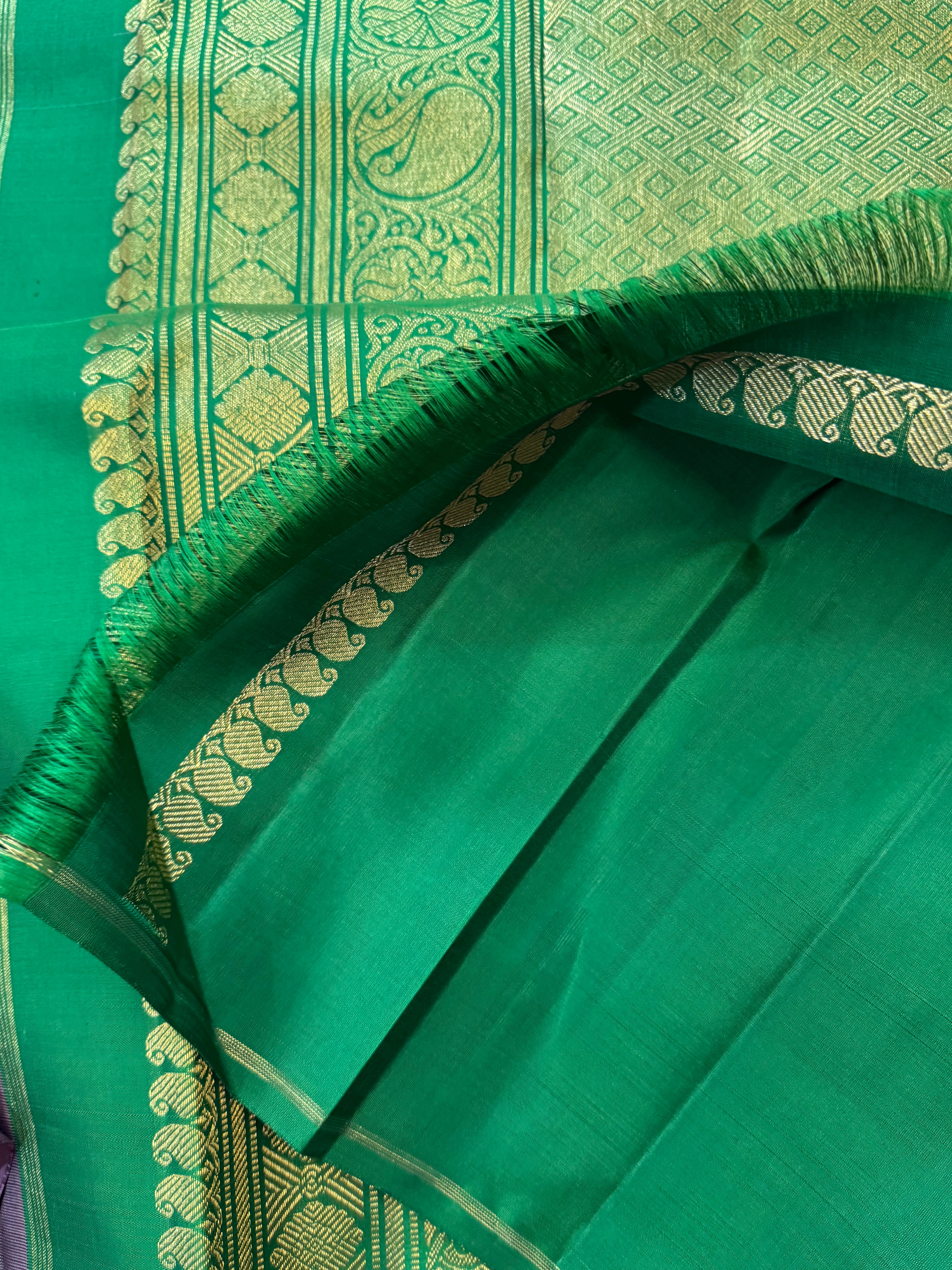 Dark mauve borderless classic kanjipuram silk