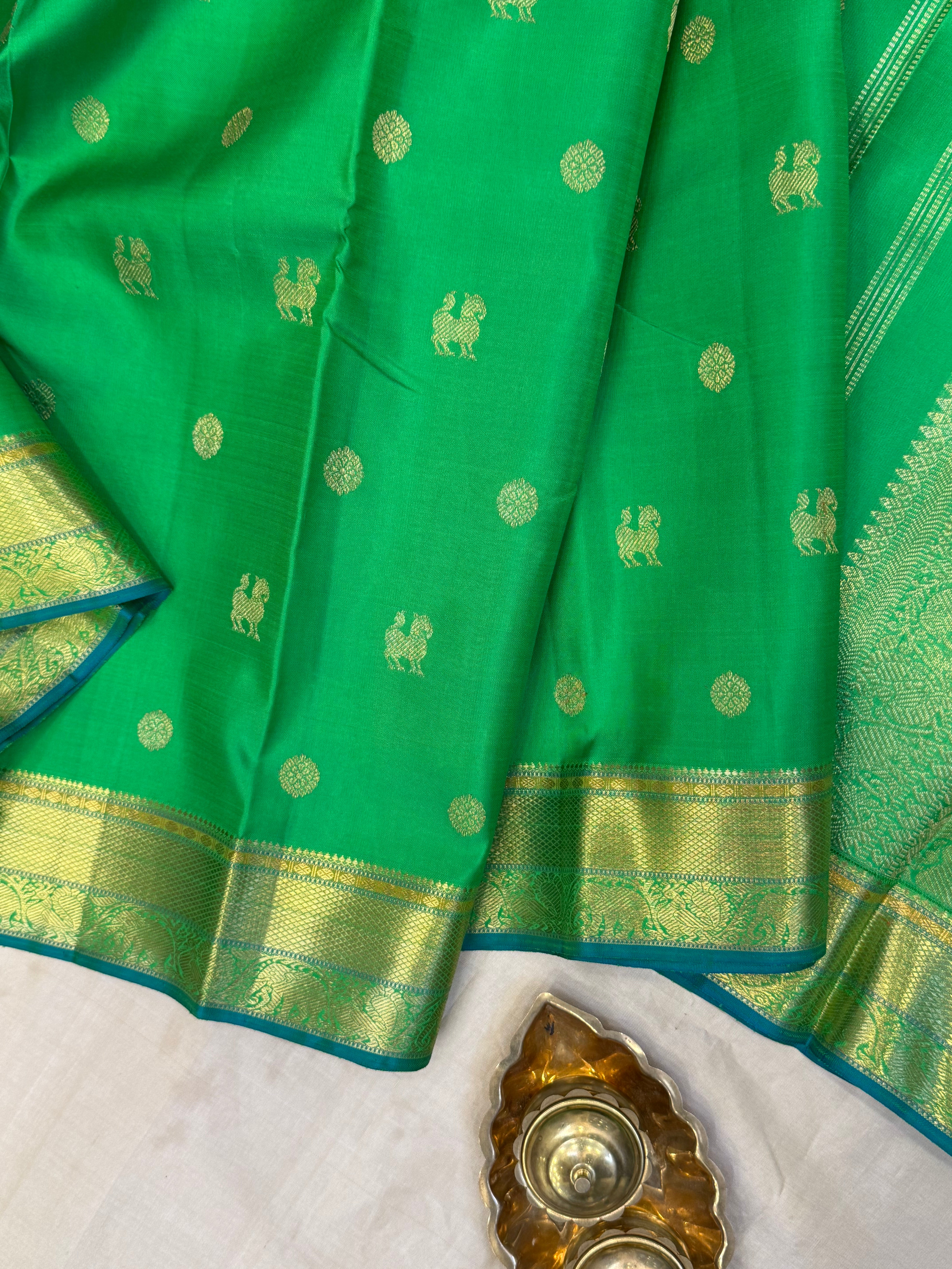 Kalyani : parrot green Kodi pet / kanjipuram silk