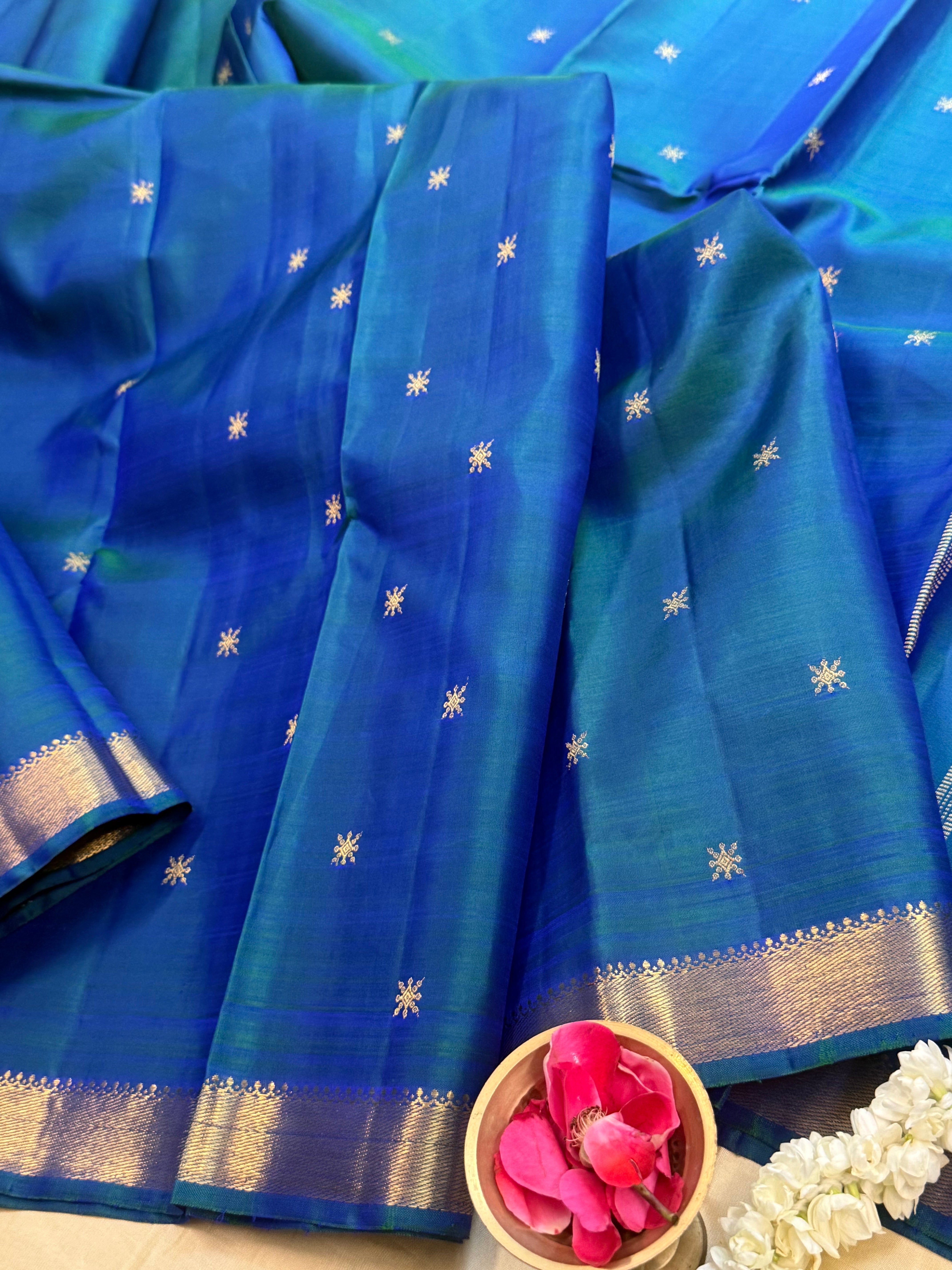 Mayilkazhuthu small pet / Kanjipuram silk