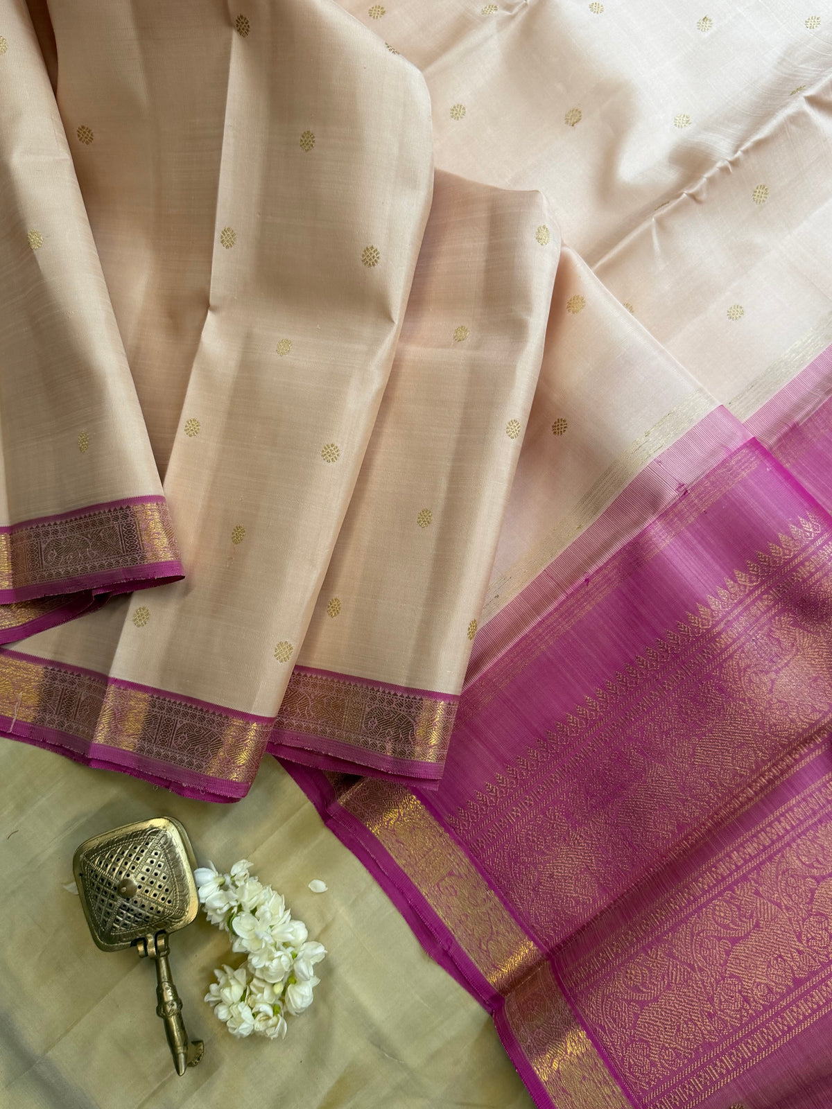 Creamish pink small border : Kanjipuram silk saree clsa 11349