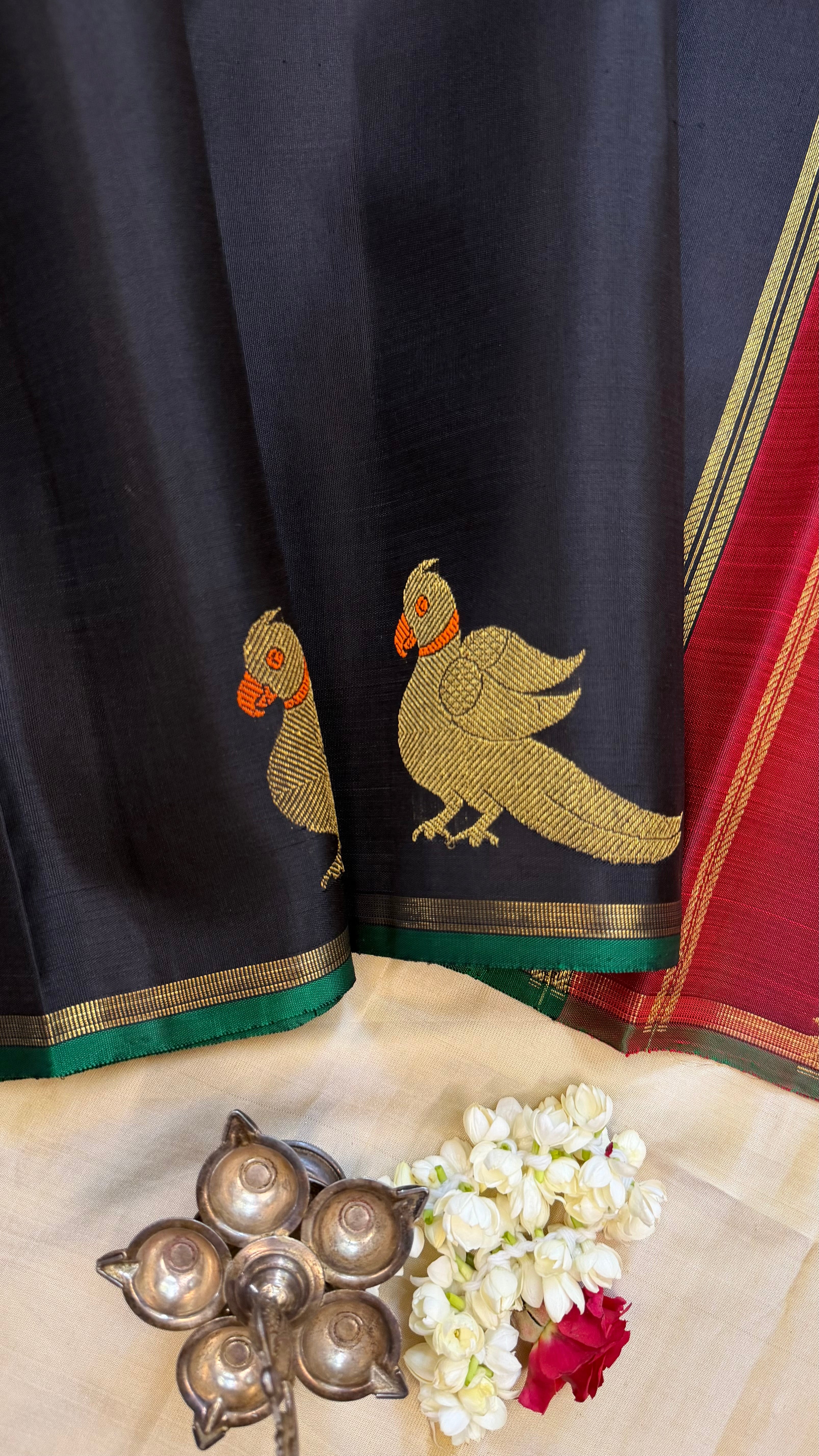 Black meenakari kili butta / kanjipuram silk