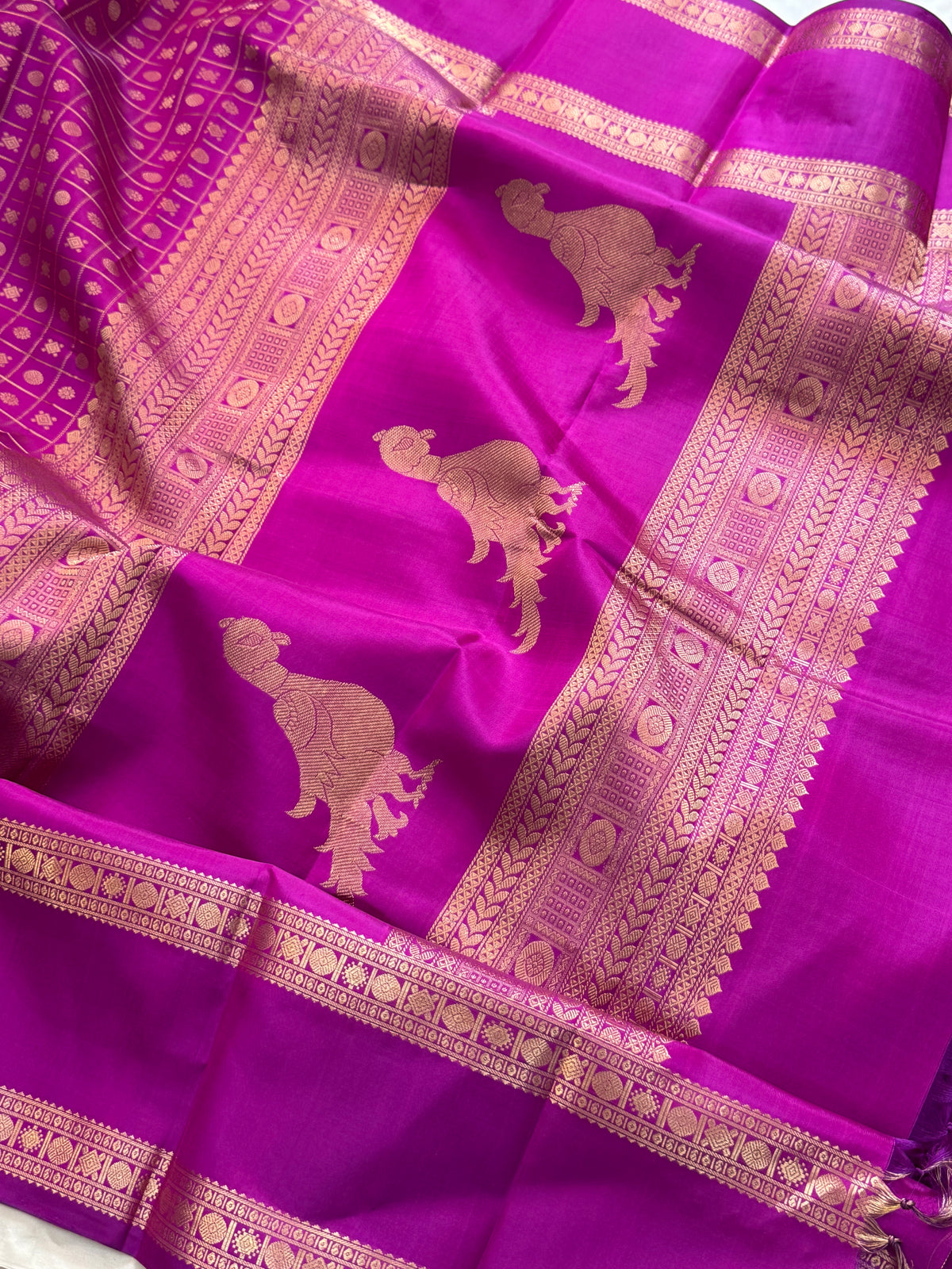 Magenta pink lakshambutta kili pallu / Special edition kanjipuram silk