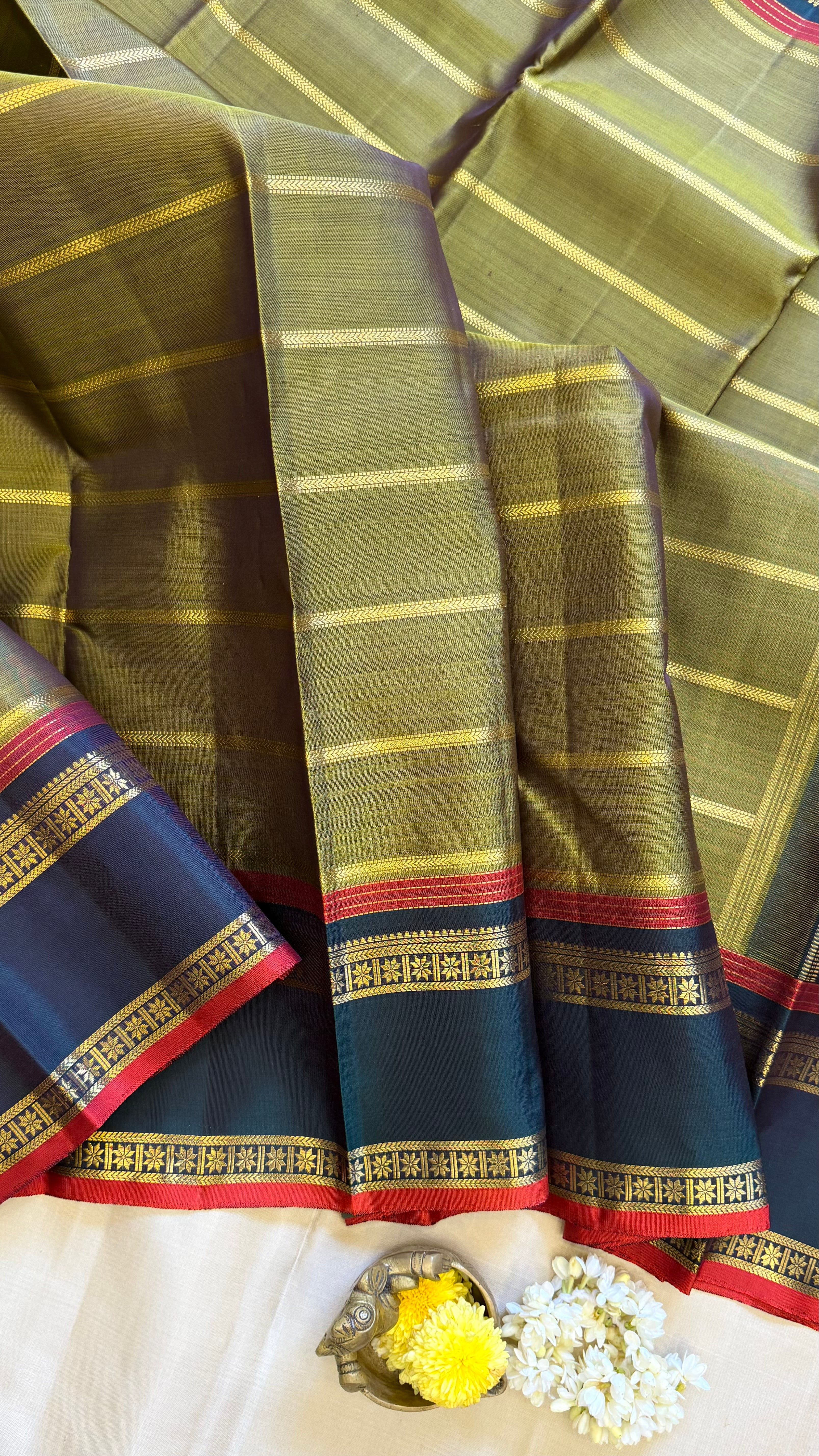 Mehandi green veldhari and rettapet border/ kanjipuram silk