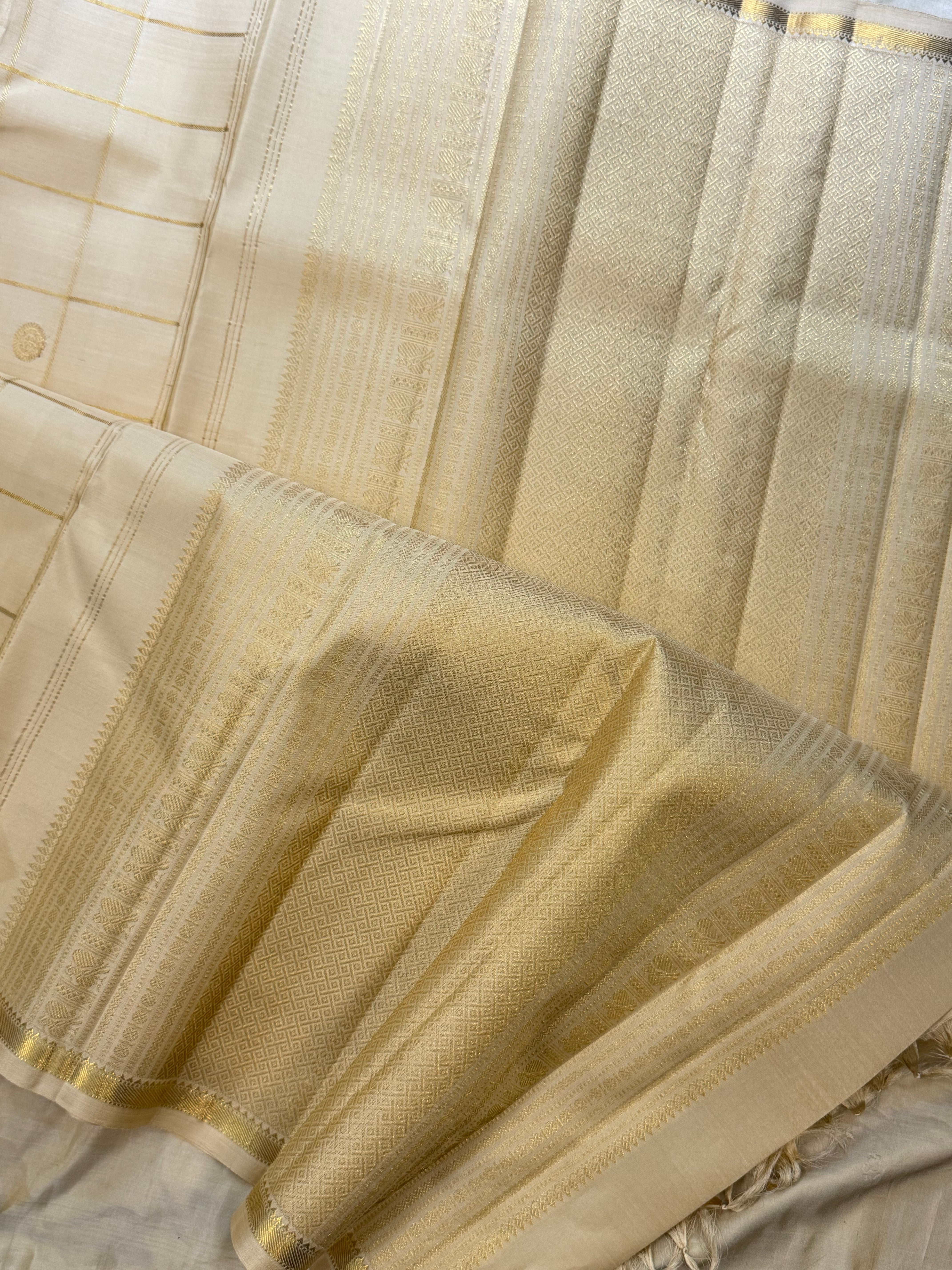 Tussar (golden) zari kattam butta / Arani Silk CL10104