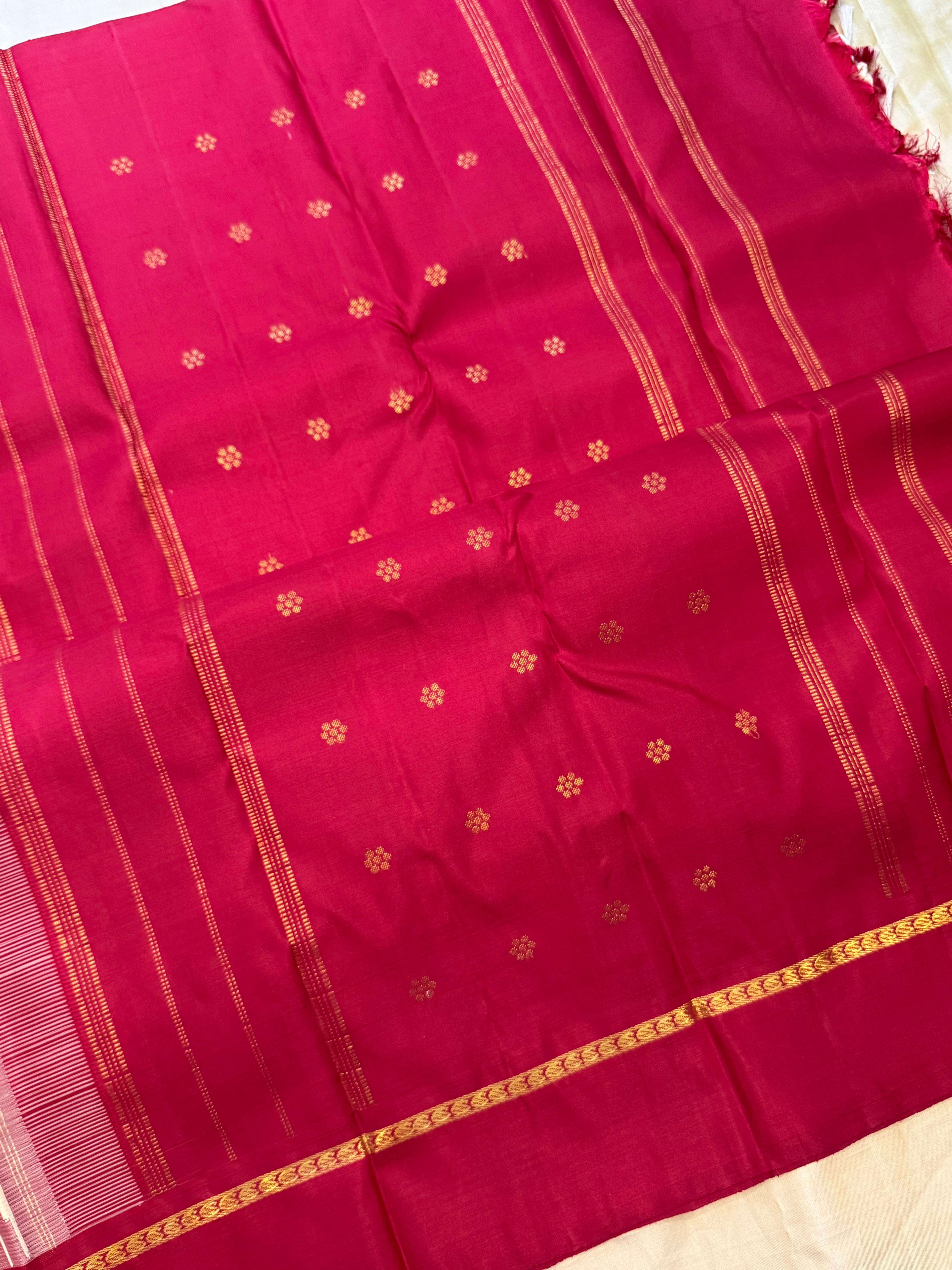 Offwhite and pinkish red thread butta (one side border)/ Arani silk