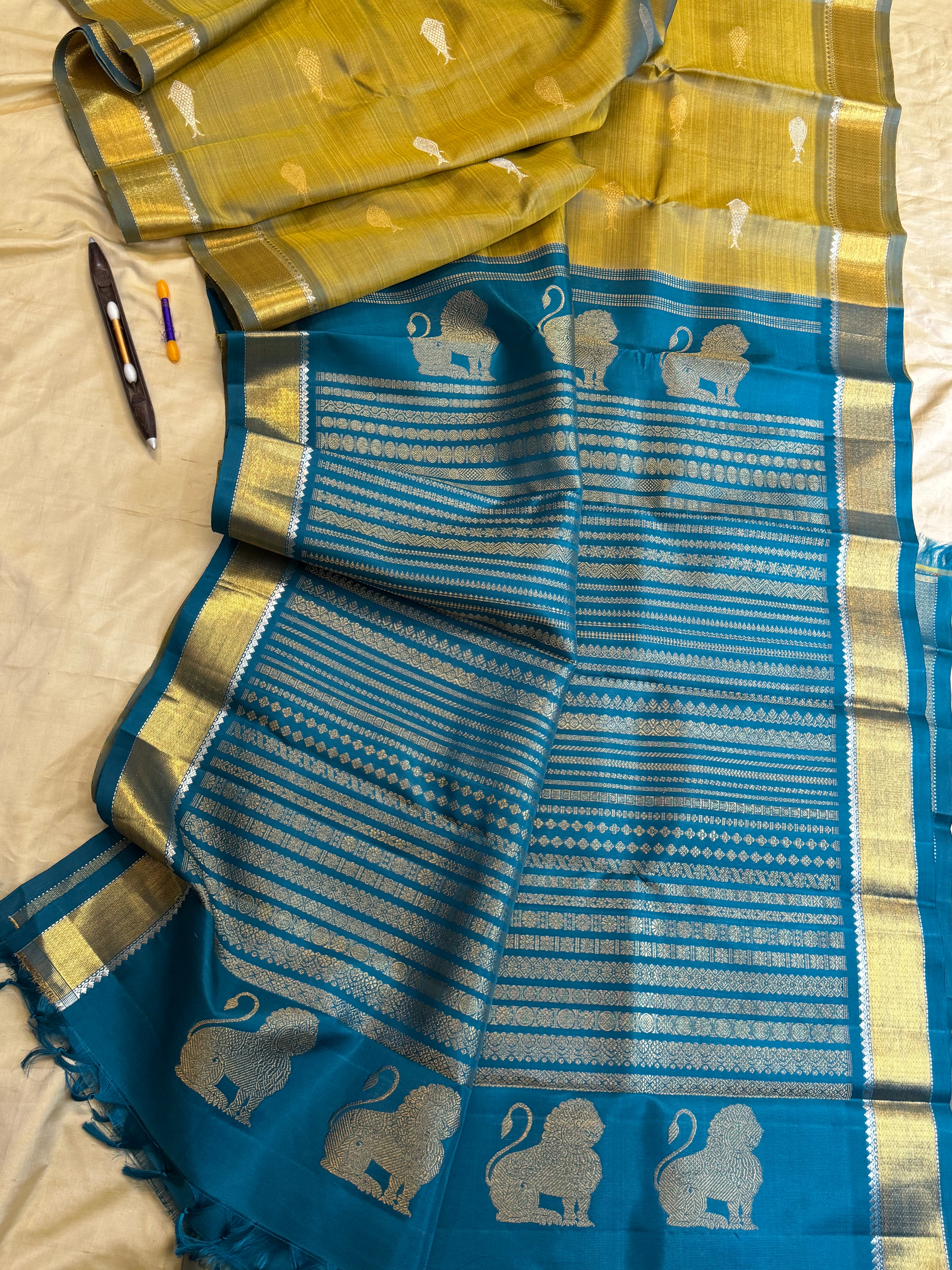Master weaver fish Butta long Palla : kanjipuram silk