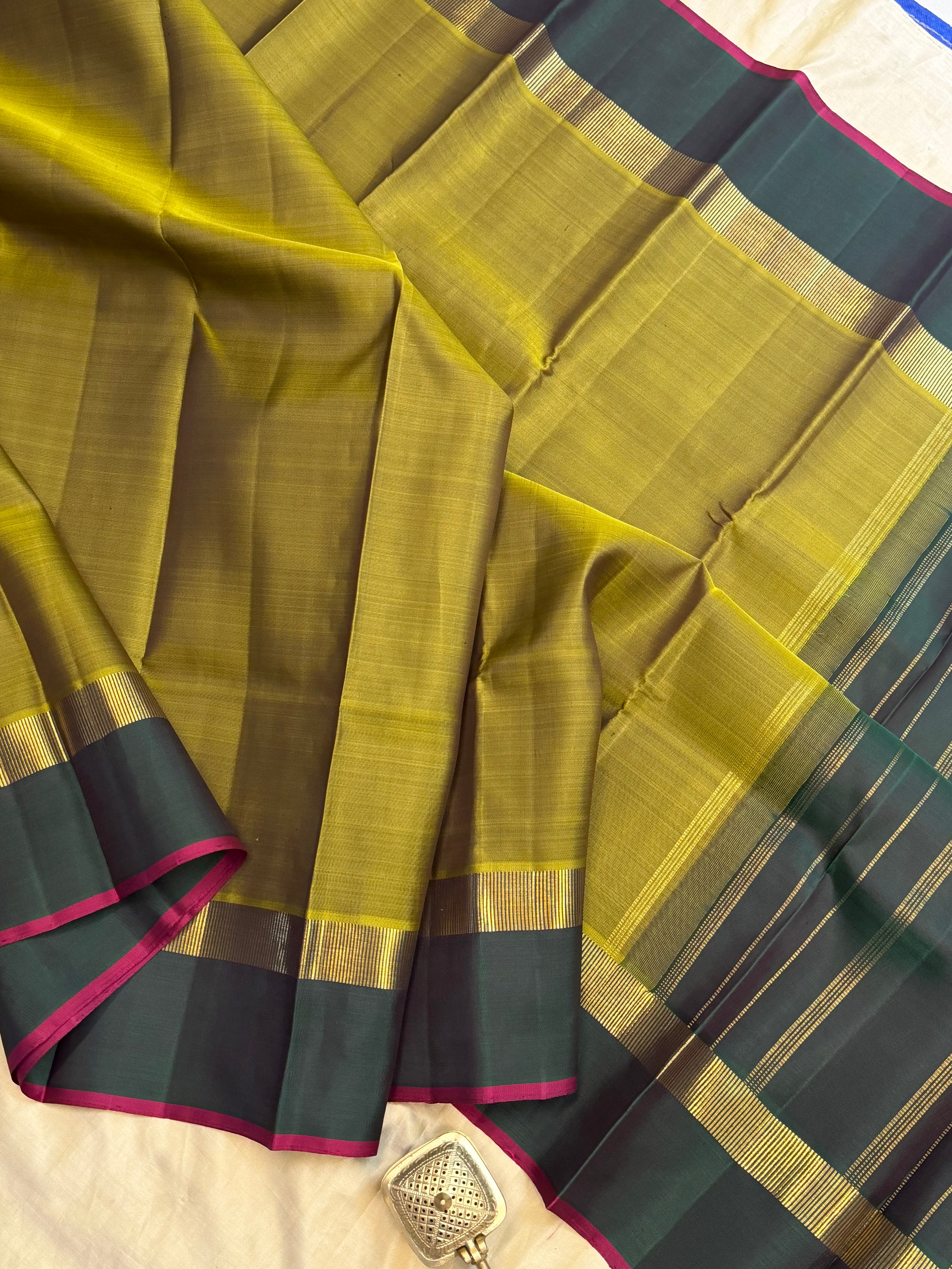Permam : Mehandi green kaal erangina border / Kanjipuram silk CL7053