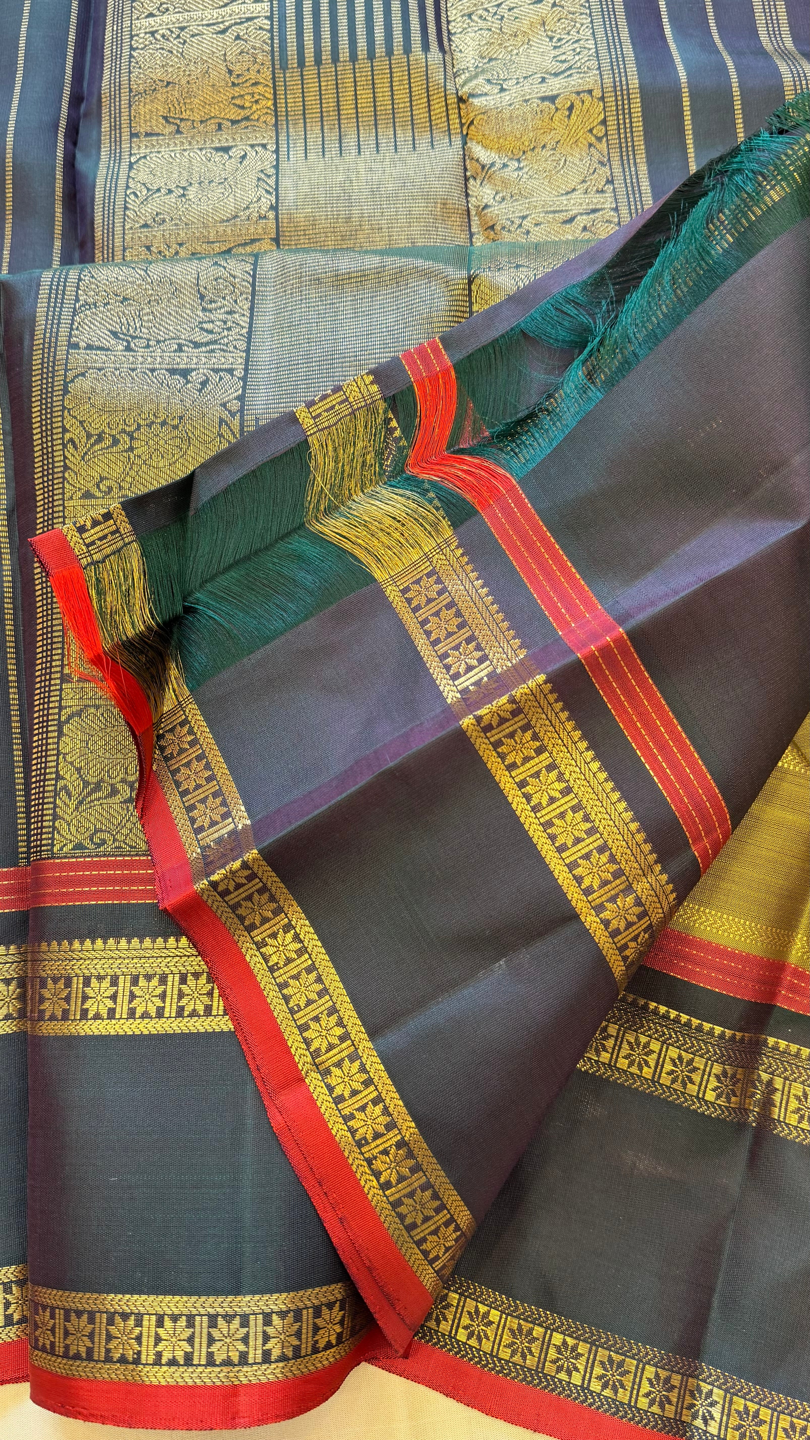 Mehandi green veldhari and rettapet border/ kanjipuram silk