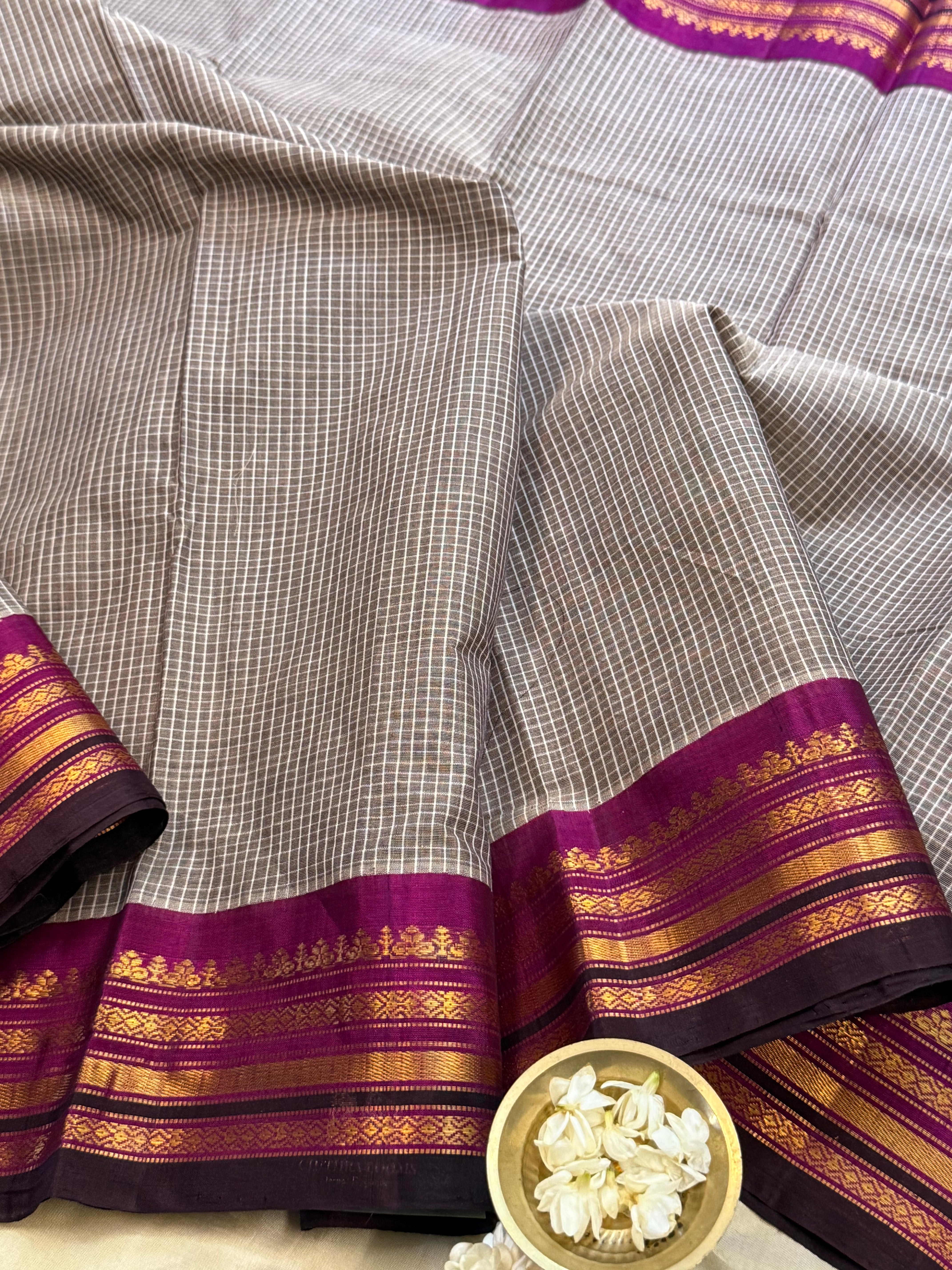 Black shot grey and purple korvai / Gadwal cotton ( No Blouse)