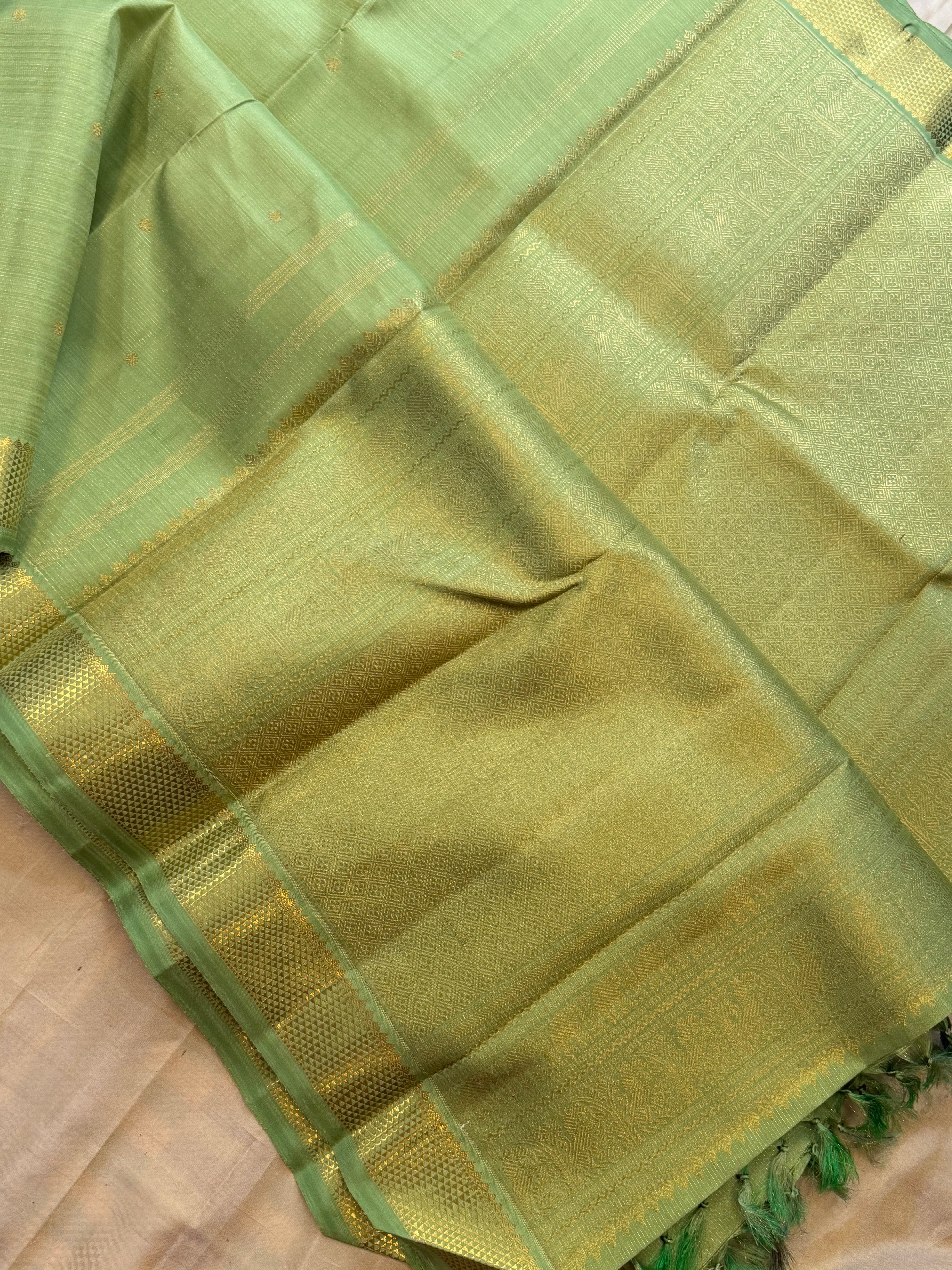 Elakai green Vairaoosi / pure Zari Kanjipuram silk