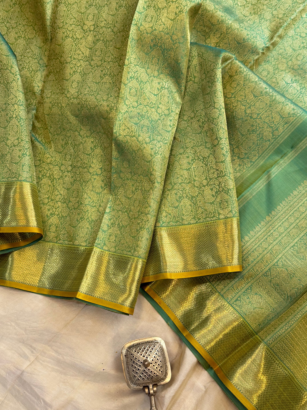 - pure Zari Kanjipuram silk