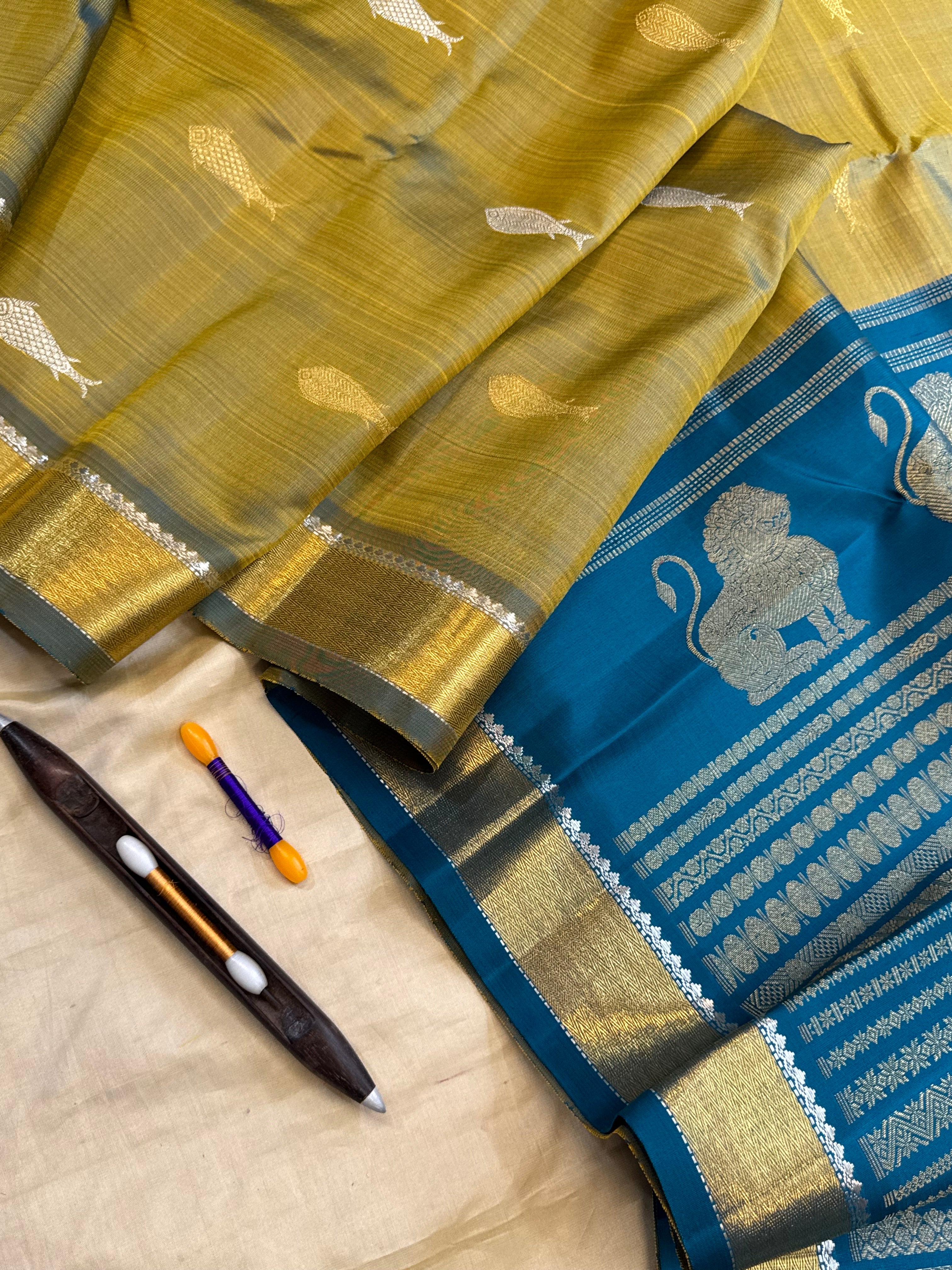 Master weaver fish Butta long Palla : kanjipuram silk