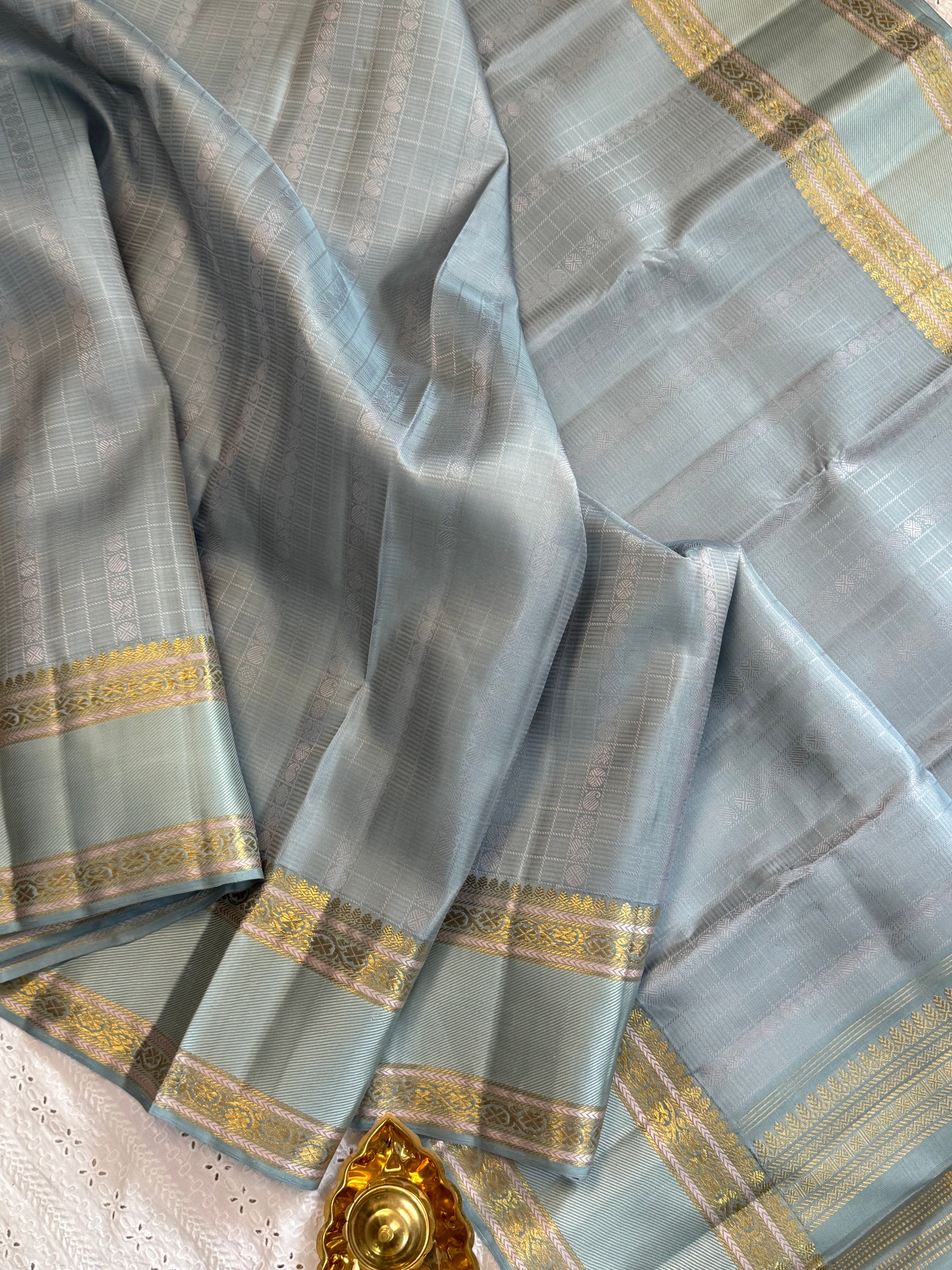 Powder blue kattam butta / Kanjipuram silk