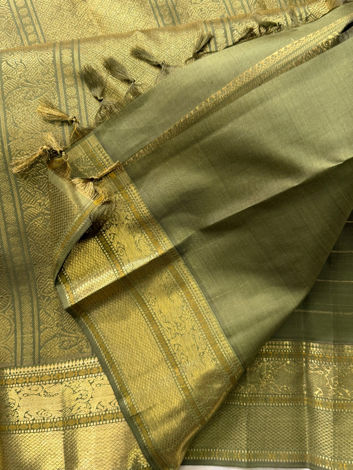 Chutney green Kattam Butta Korvai pure Kanjipuram silk