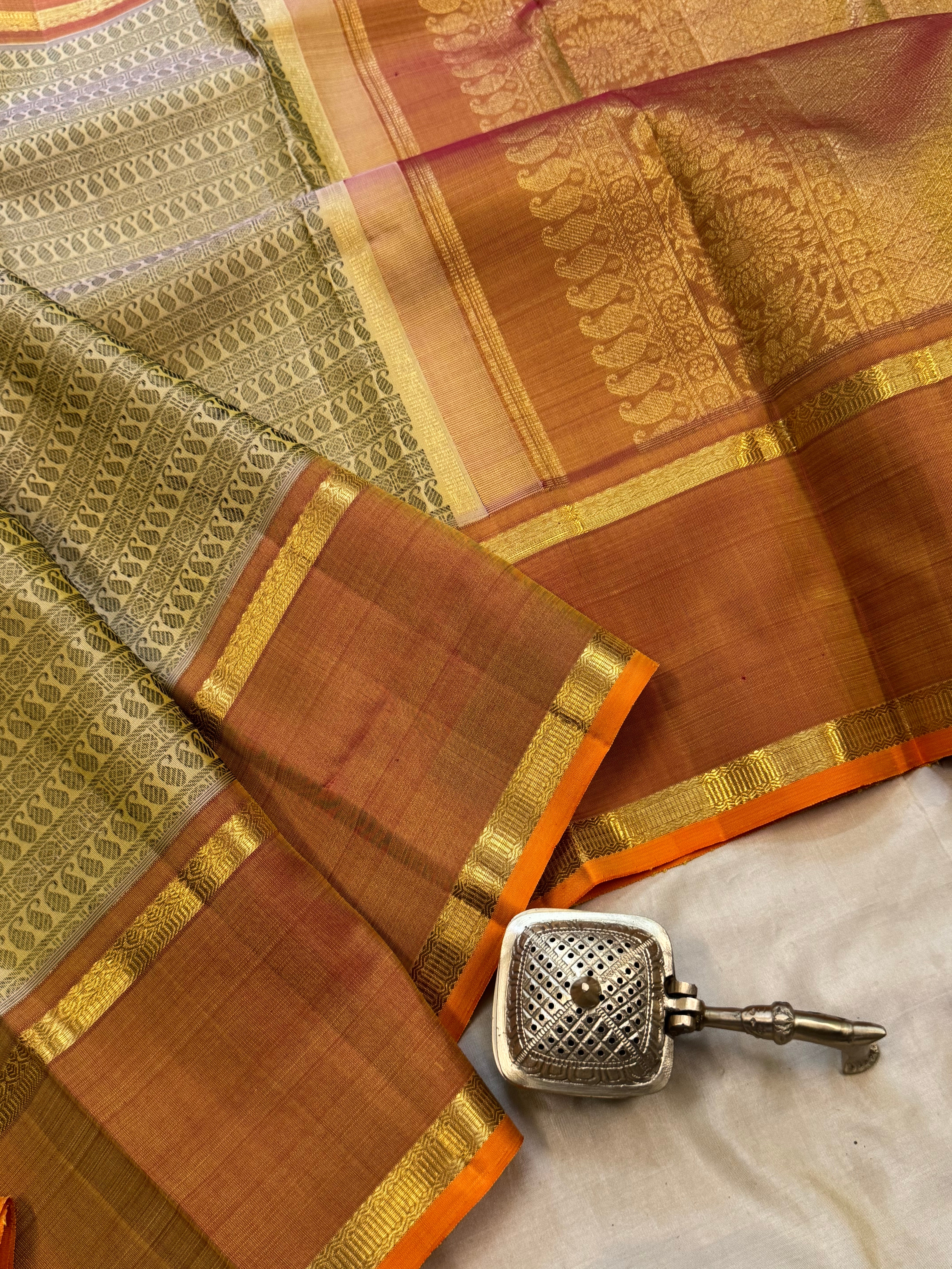 Creamish gold varisapet rust border / kanjipuram silk