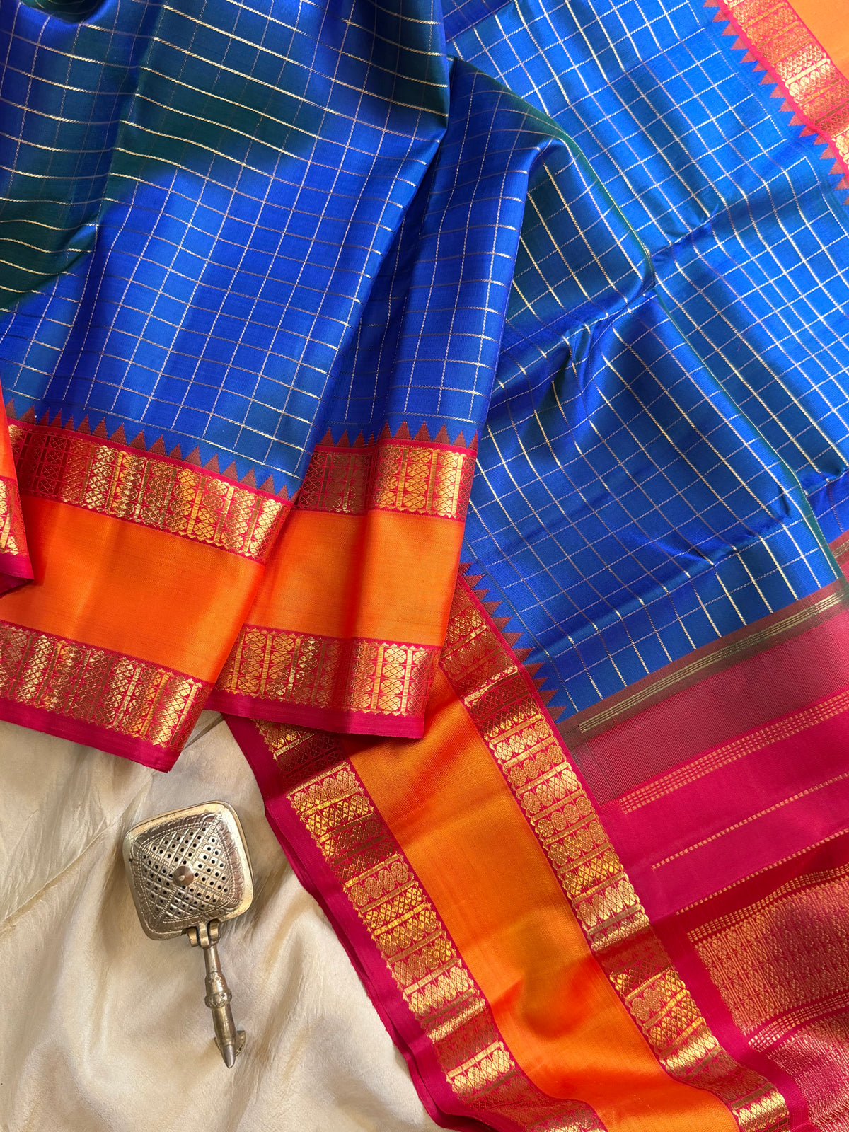 Mayilkazhuthu Kai Korvai Kanjipuram silk