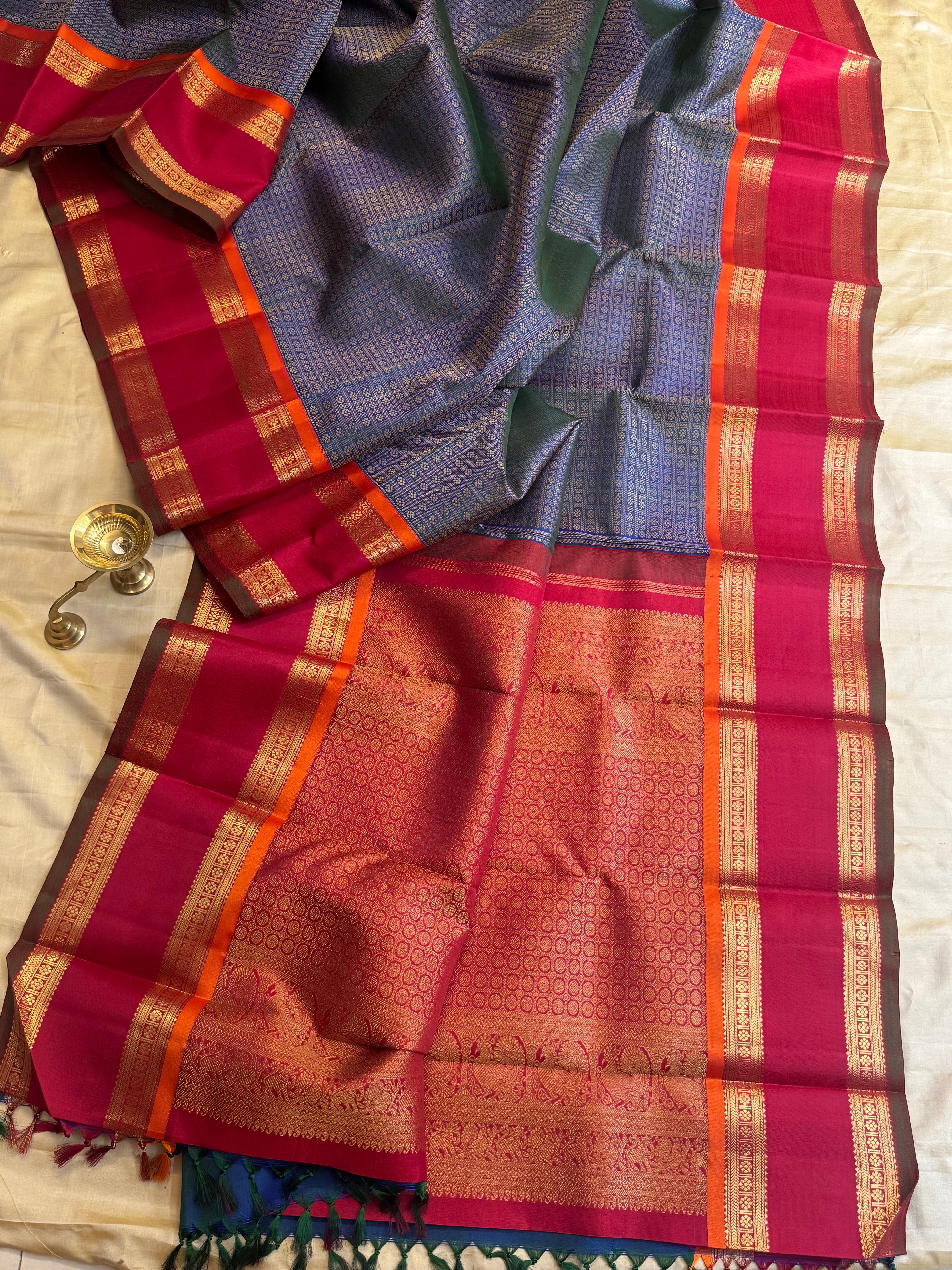 Mayilkazhuthu Laksham Butta korvai : kanjipuram silk