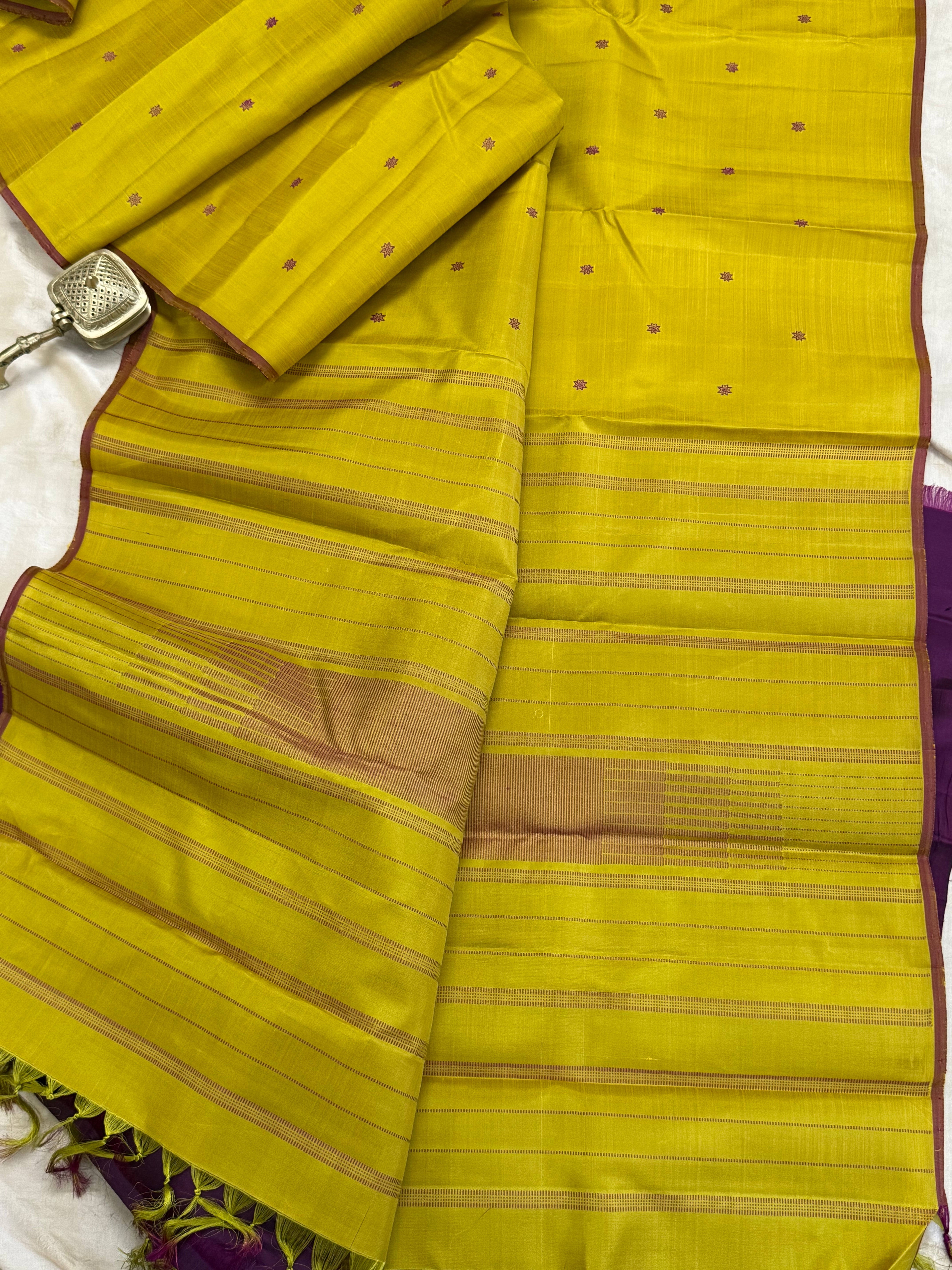 Sampanga thread butta borderless/ Kanjipuram silk