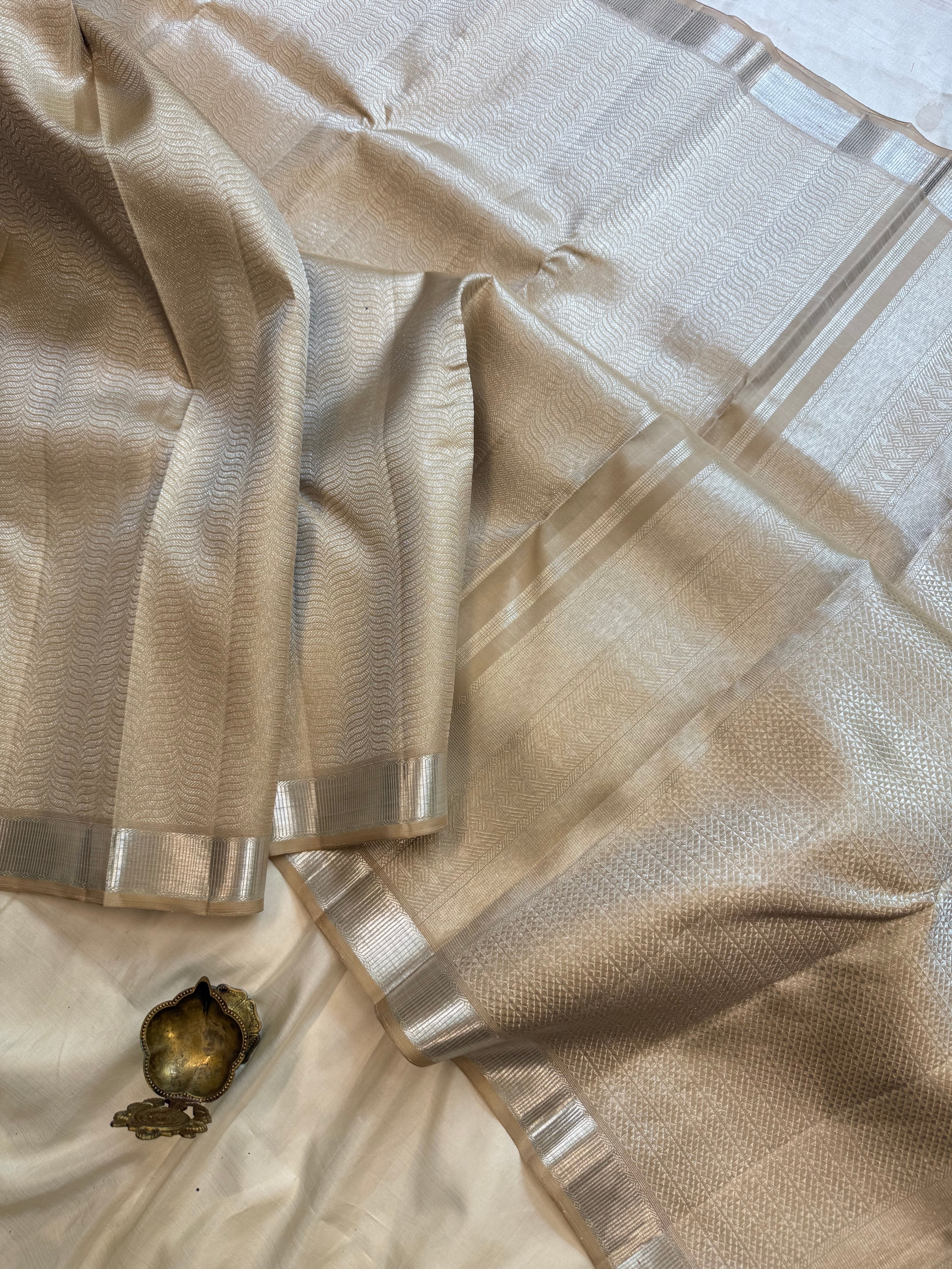 Silver Zari vangi body / kanjipuram silk