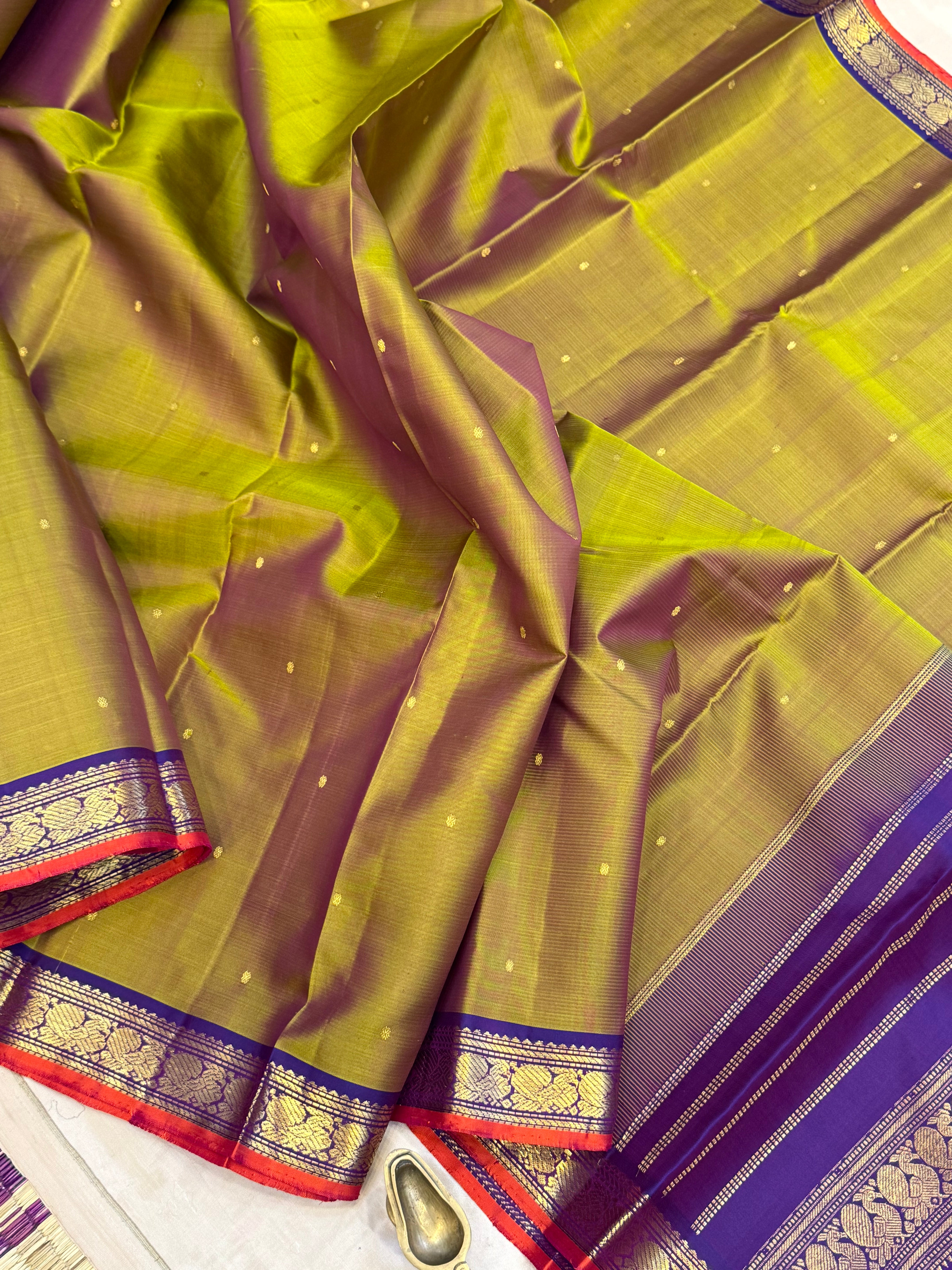 Manthulir annam pet / Aarani silk