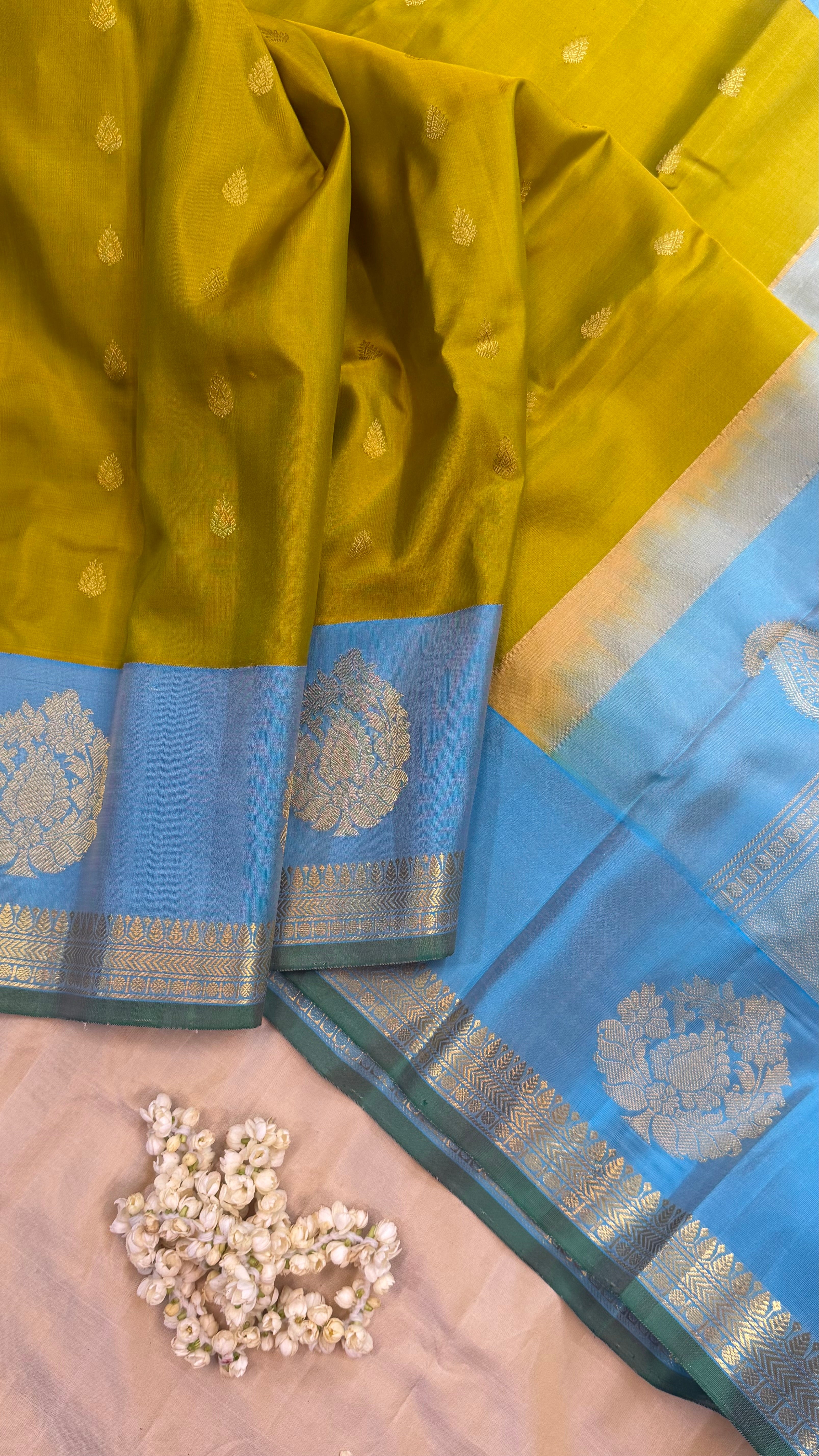 Sampanga green beetu Butta / Gadwal silk