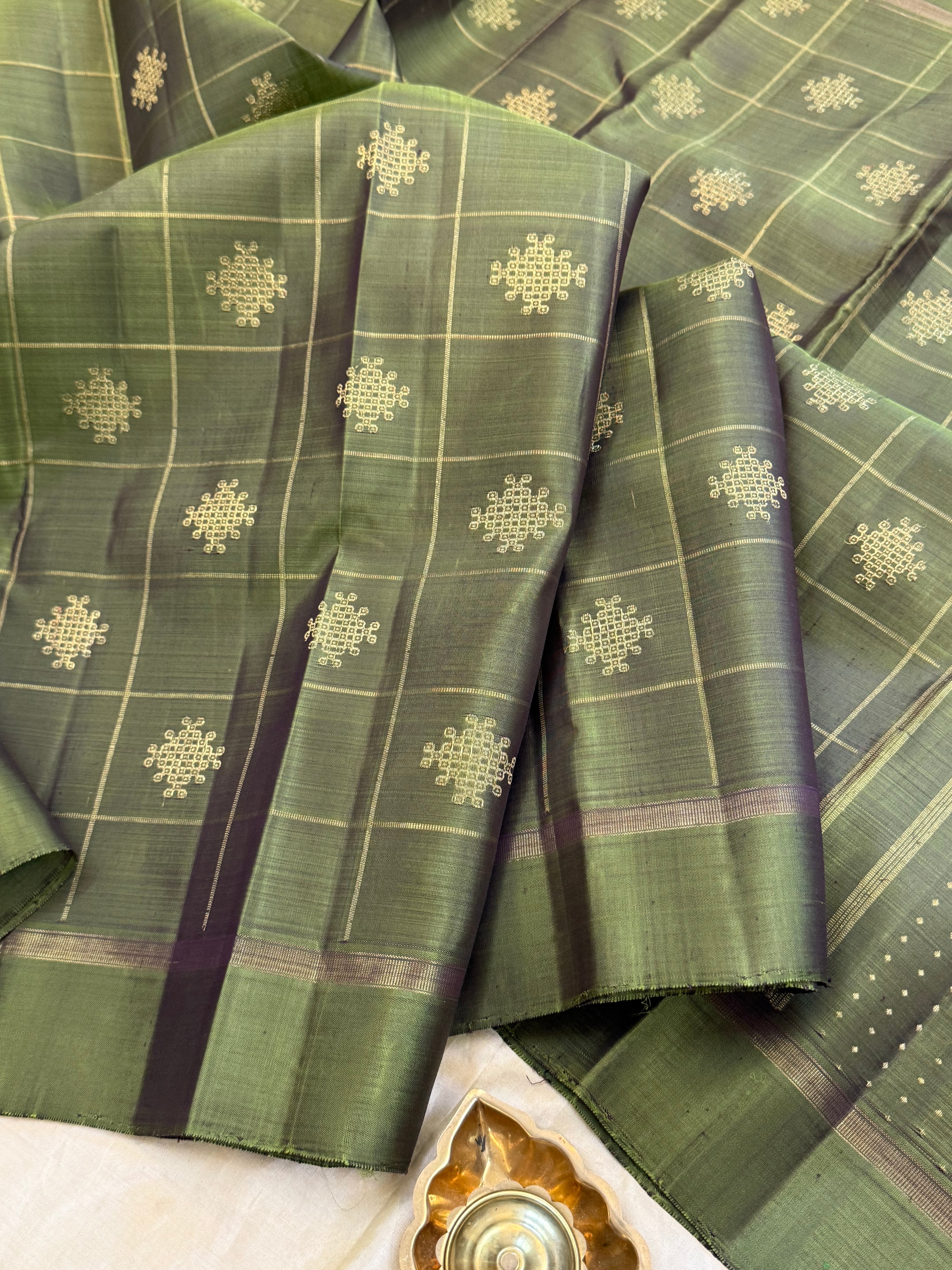 Deep green kattam kolam butta / KANJIPURAM SILK SAREE CLSA 10720