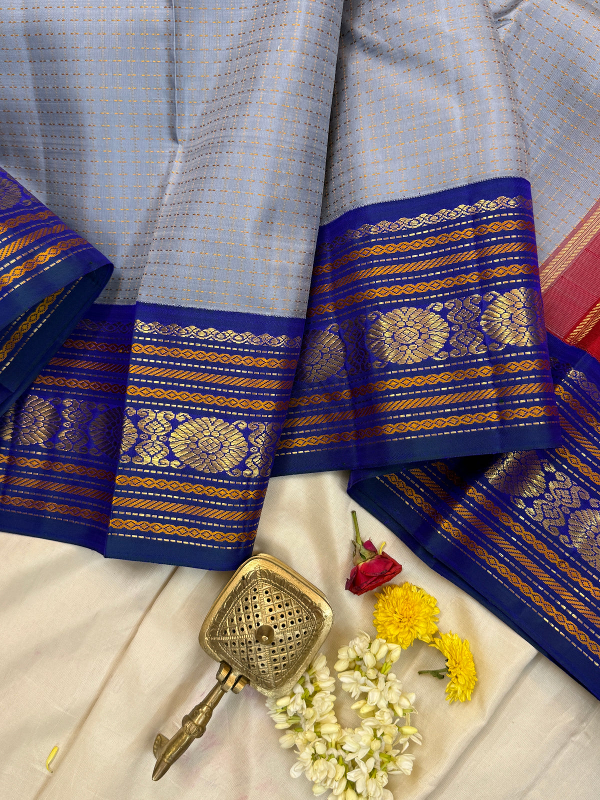 Master weaver- grey thread plus butta kai korvai adai woven / kanjipuram silk